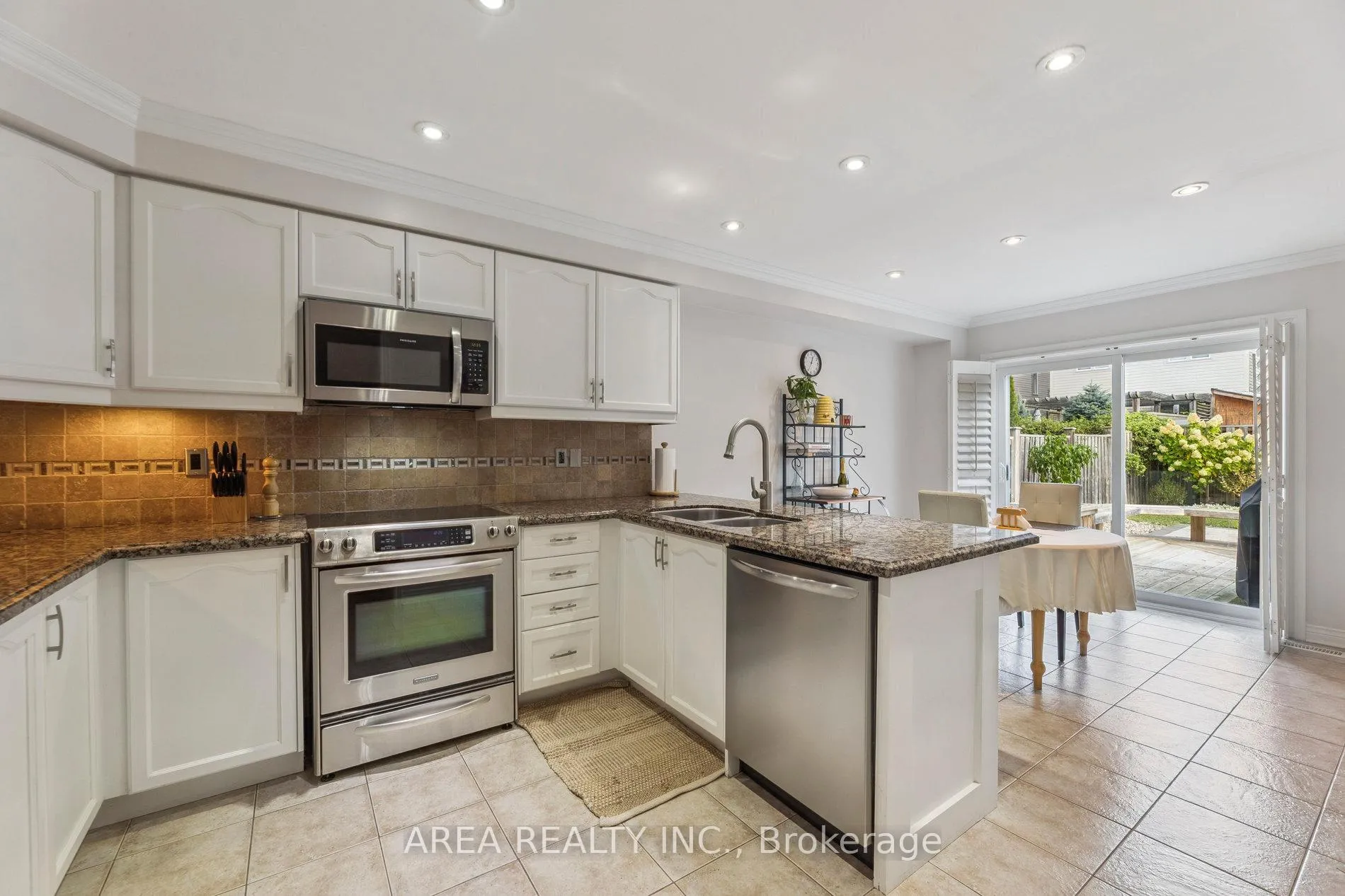 Photo 8 of 43 Chatterson Street, Whitby, Rolling Acres — HOMEH