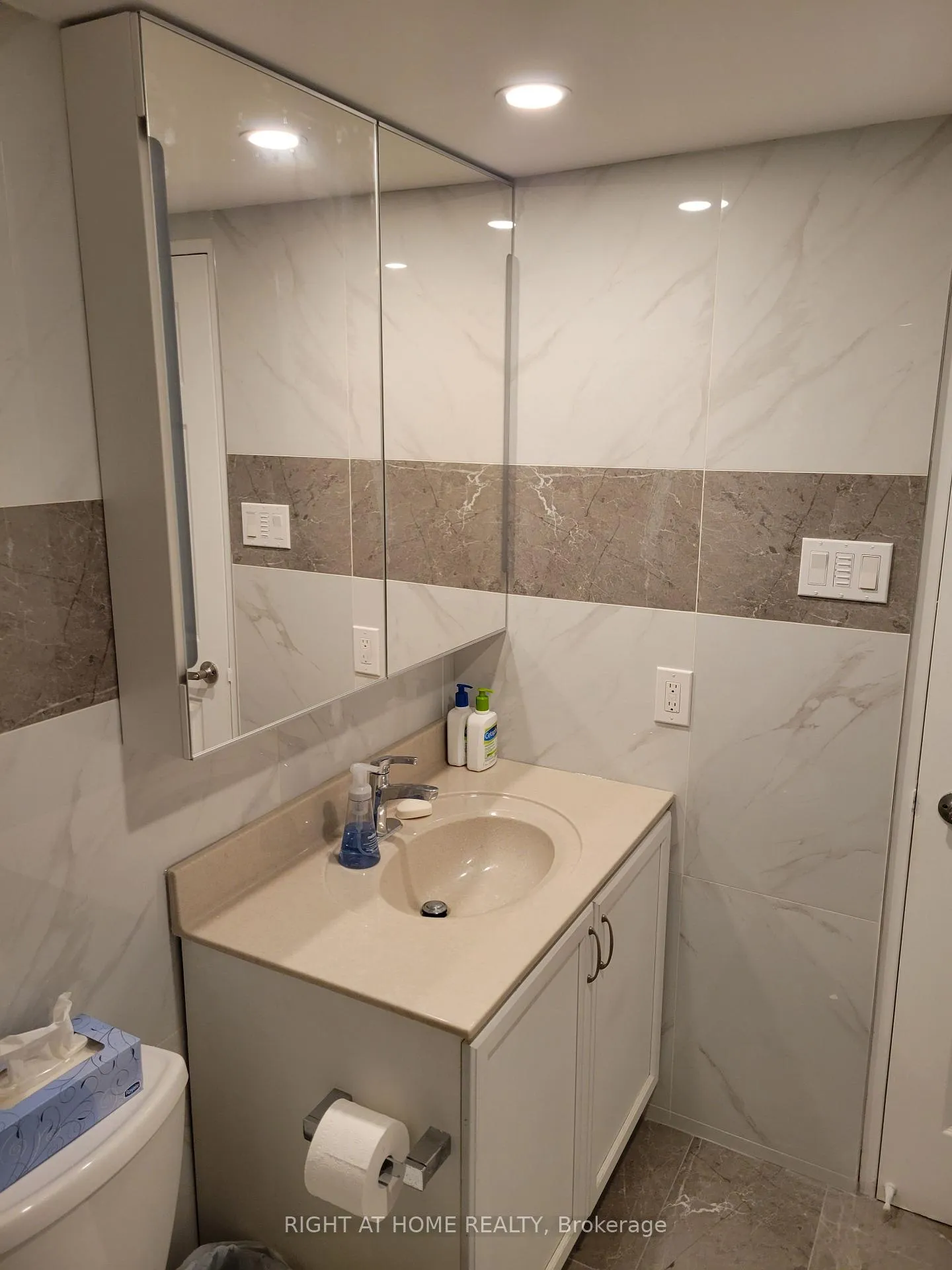 Photo 13 of Unit 607, 45 Carlton Street, Toronto, Church-Yonge Corridor — HOMEH