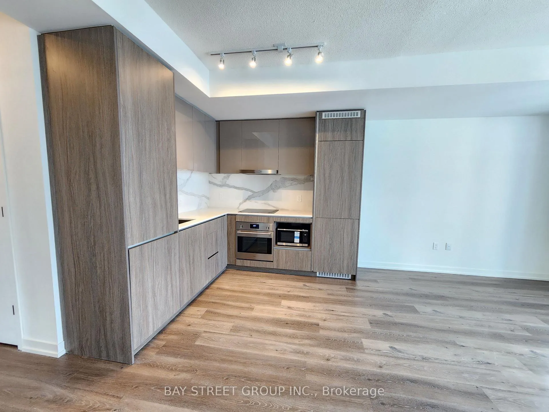 Photo 2 of Unit 2203, 28 Interchange Way, Vaughan, Vaughan Corporate Centre — HOMEH