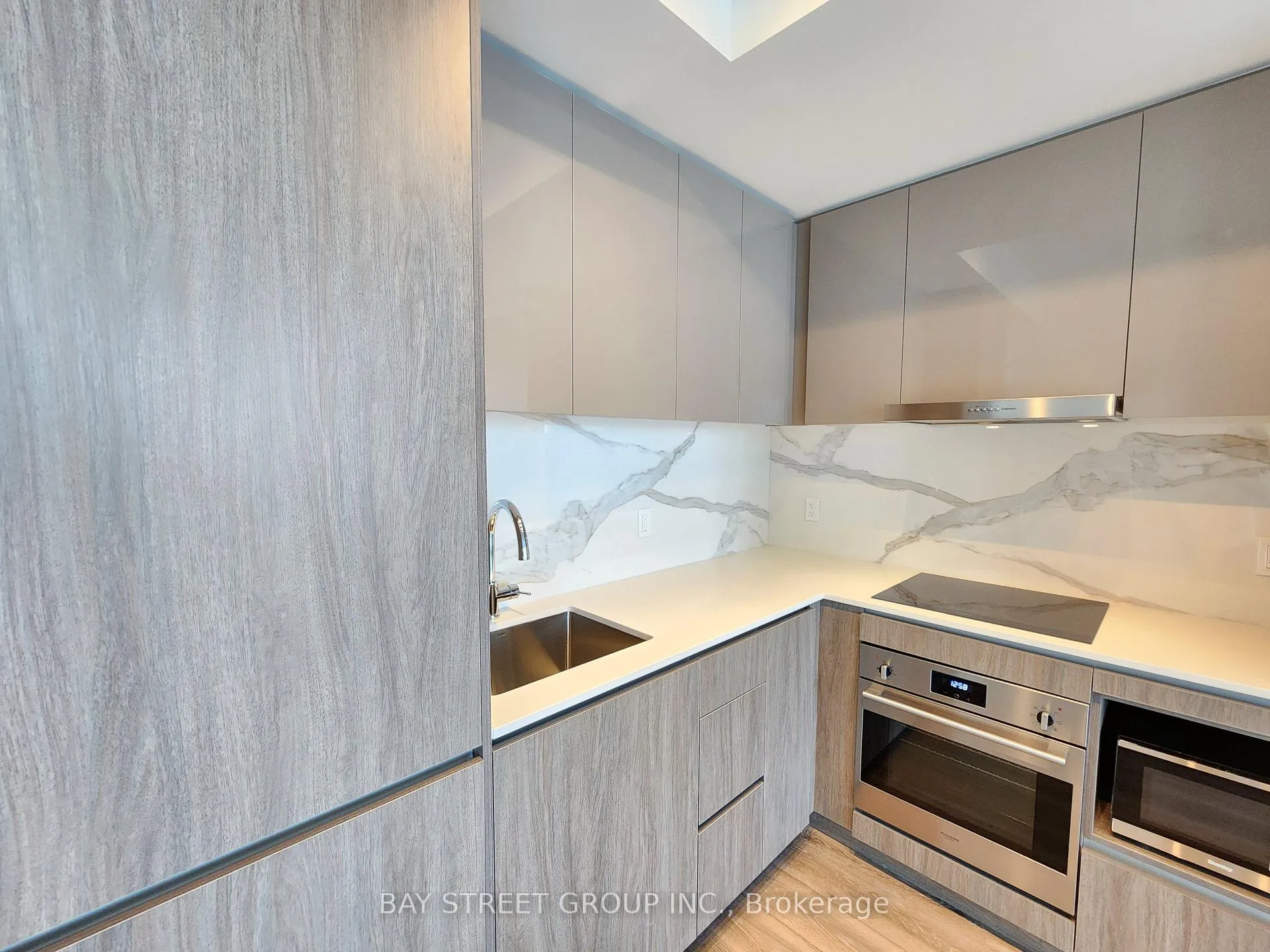 Photo 4 of Unit 2203, 28 Interchange Way, Vaughan, Vaughan Corporate Centre — HOMEH