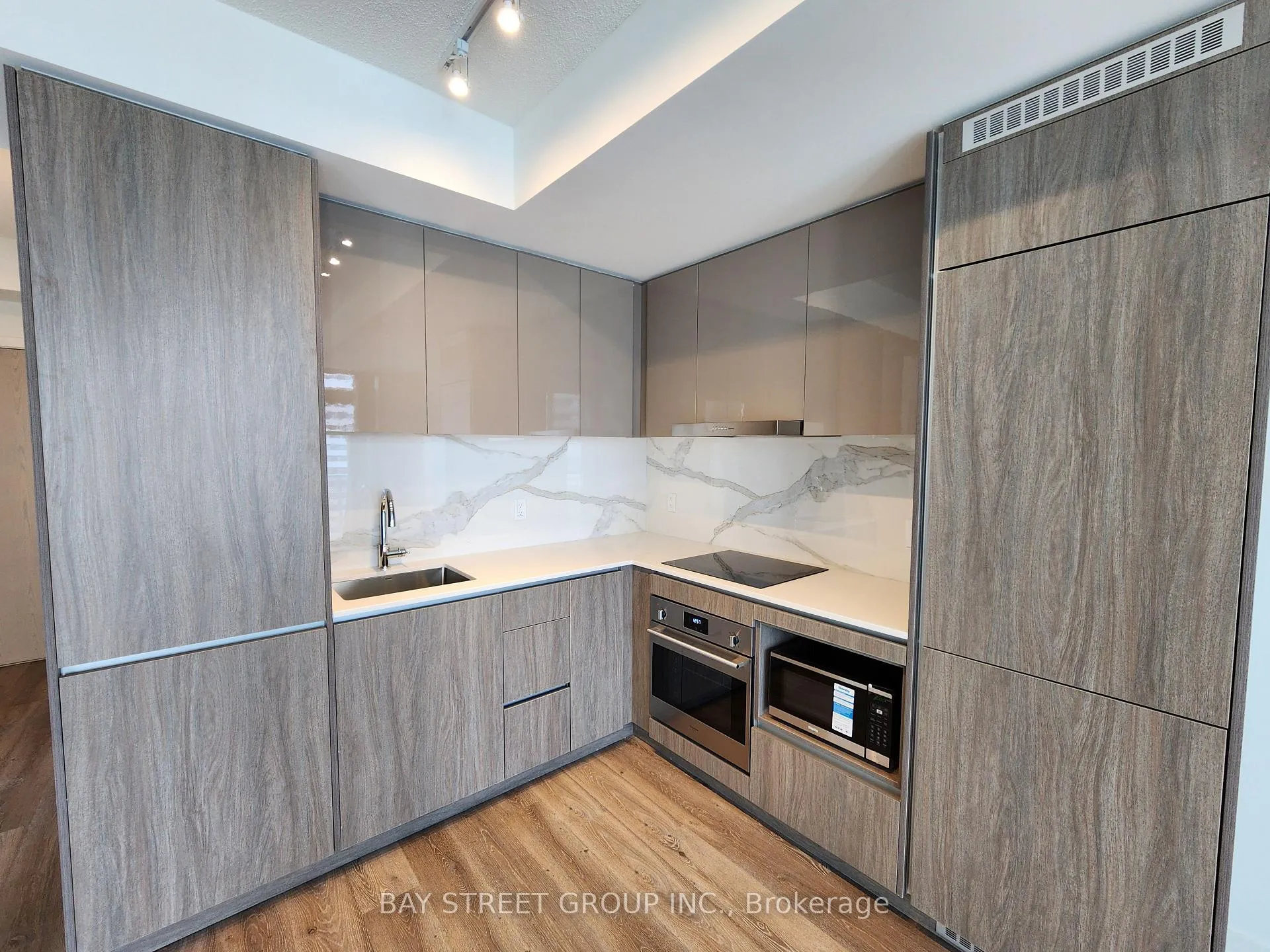 Photo 5 of Unit 2203, 28 Interchange Way, Vaughan, Vaughan Corporate Centre — HOMEH