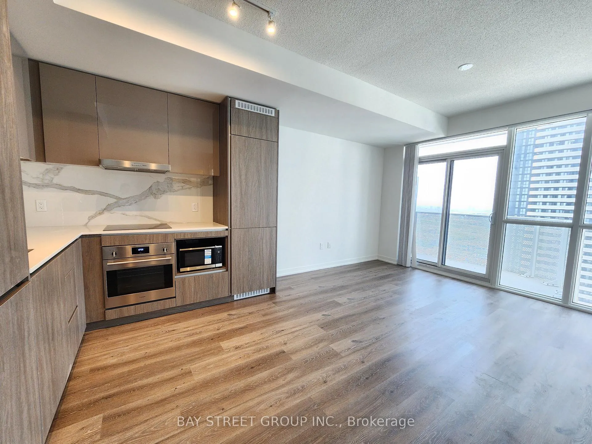 Photo 6 of Unit 2203, 28 Interchange Way, Vaughan, Vaughan Corporate Centre — HOMEH