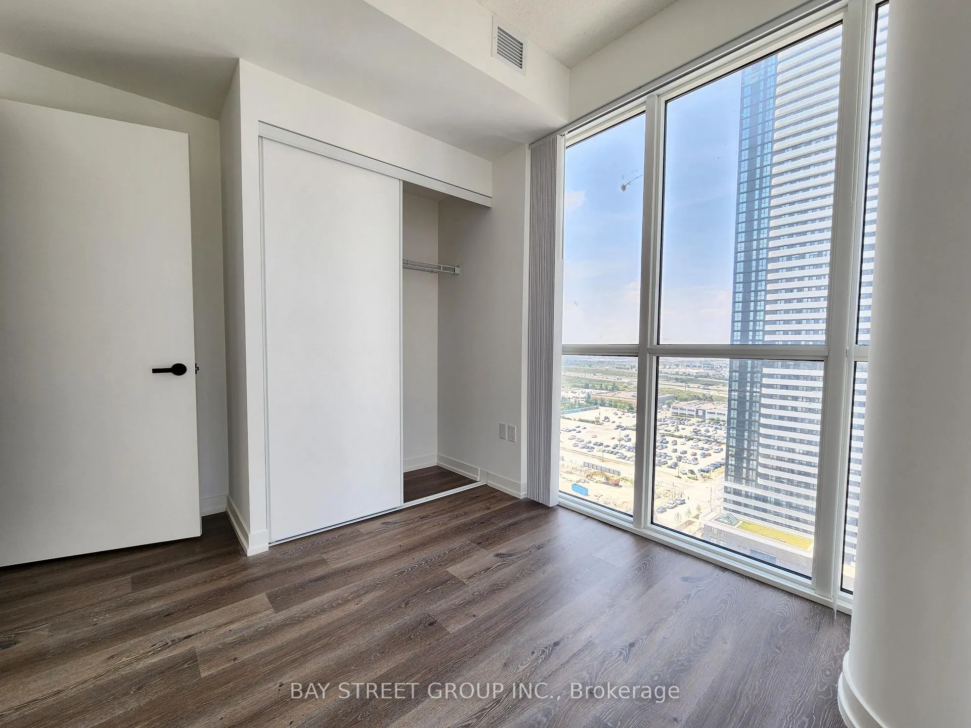 Photo 10 of Unit 2203, 28 Interchange Way, Vaughan, Vaughan Corporate Centre — HOMEH