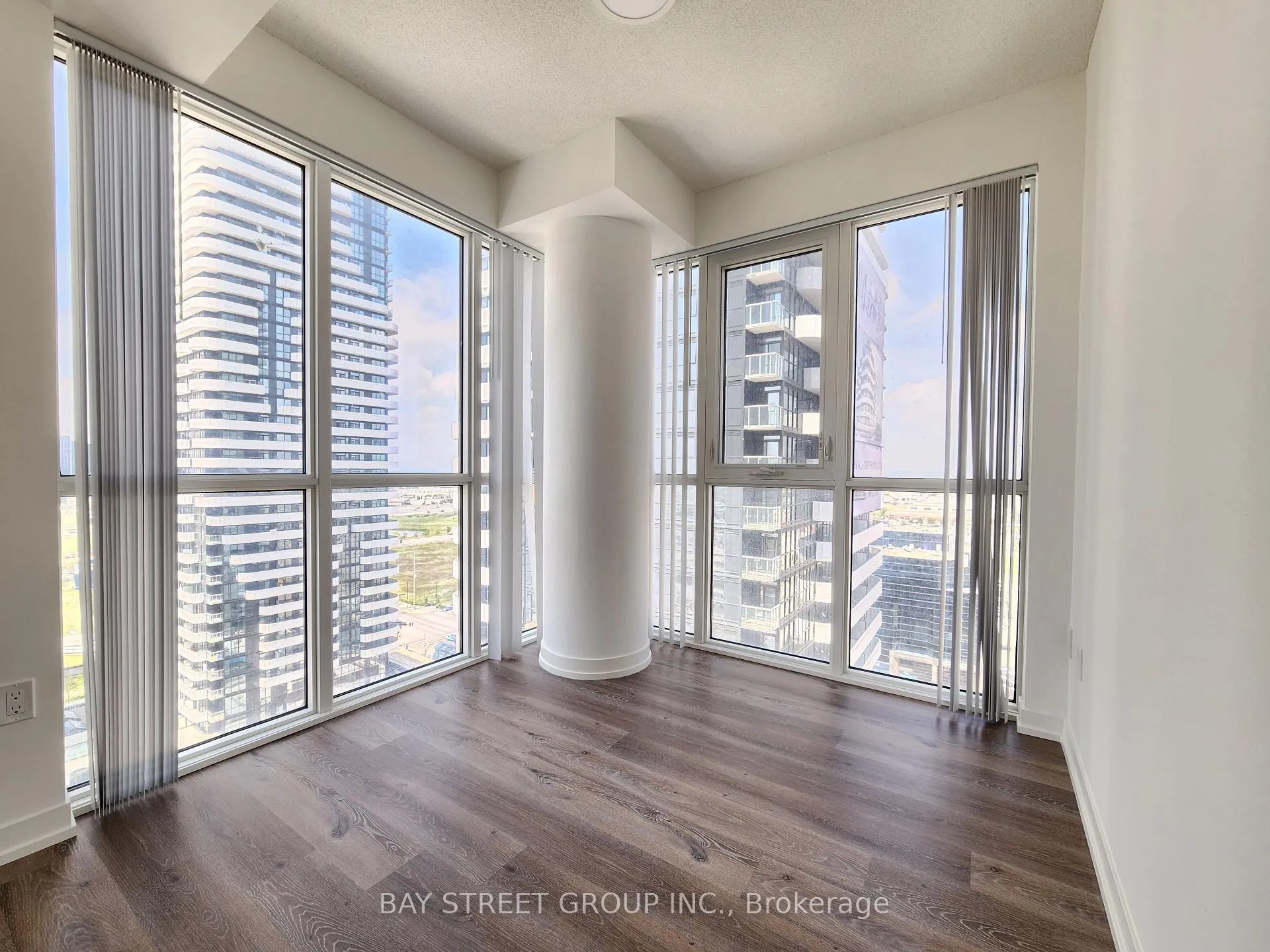 Photo 12 of Unit 2203, 28 Interchange Way, Vaughan, Vaughan Corporate Centre — HOMEH