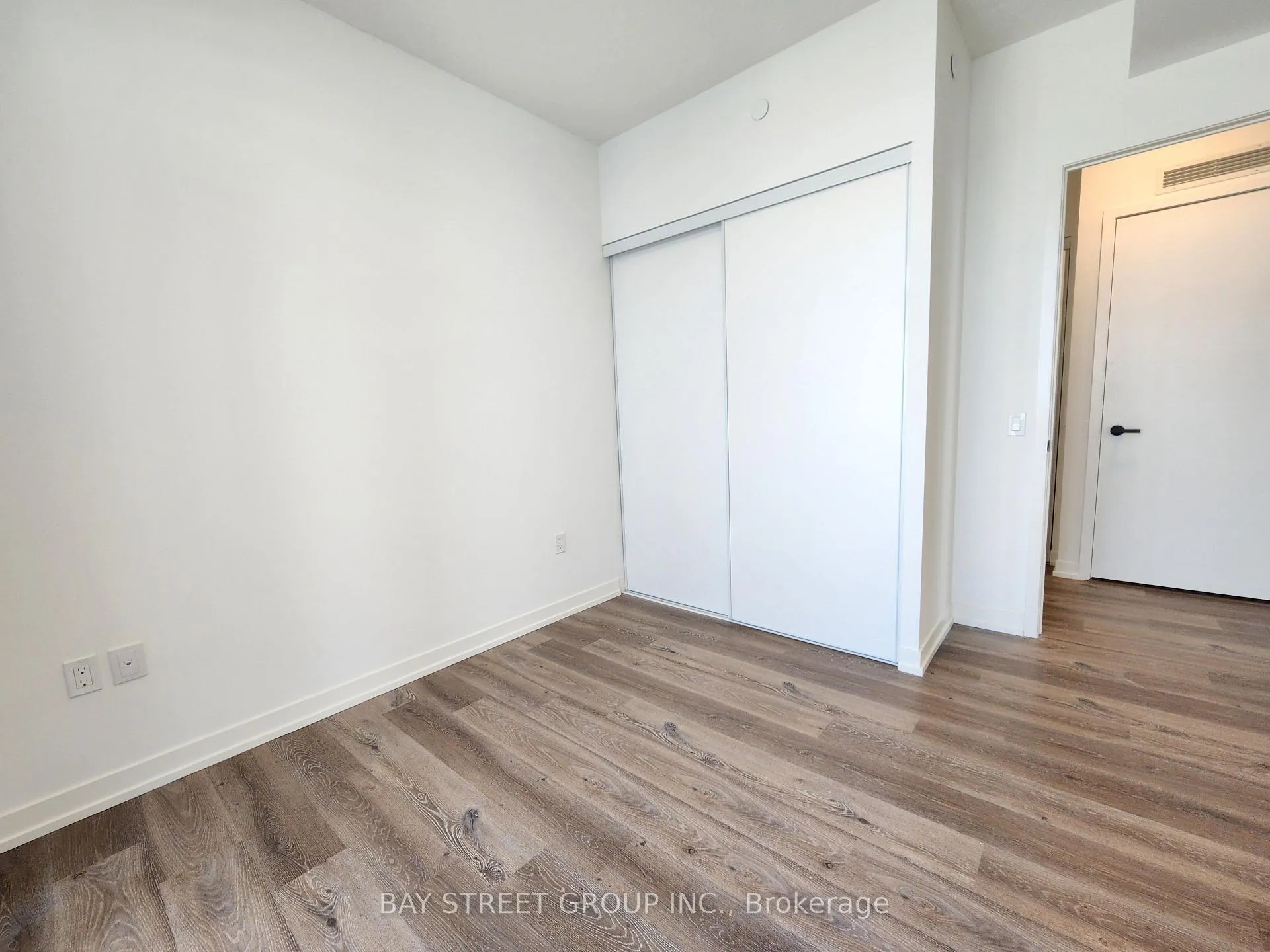 Photo 13 of Unit 2203, 28 Interchange Way, Vaughan, Vaughan Corporate Centre — HOMEH