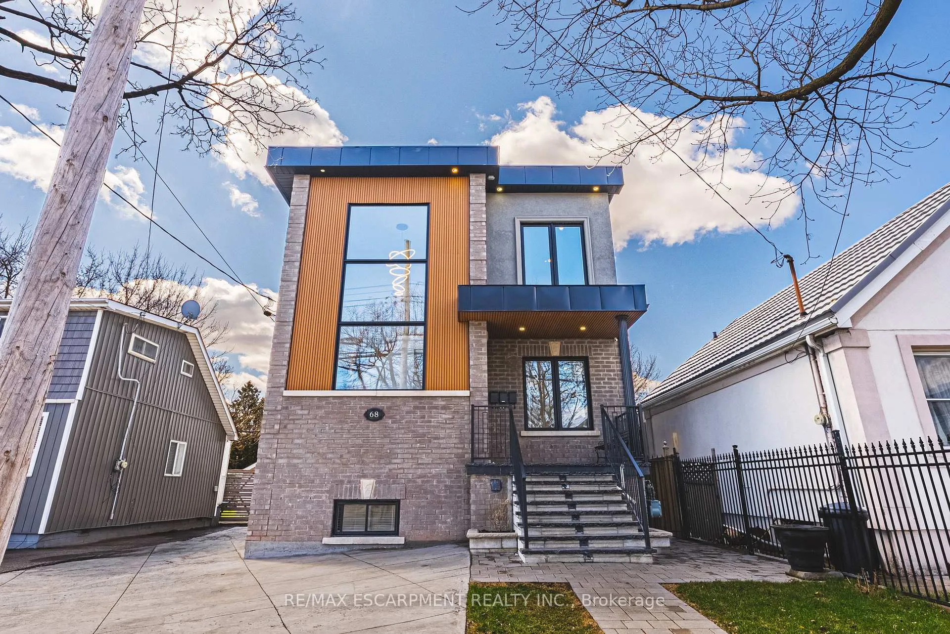 Photo 3 of 68 Vansitmart Avenue, Hamilton, Homeside — HOMEH