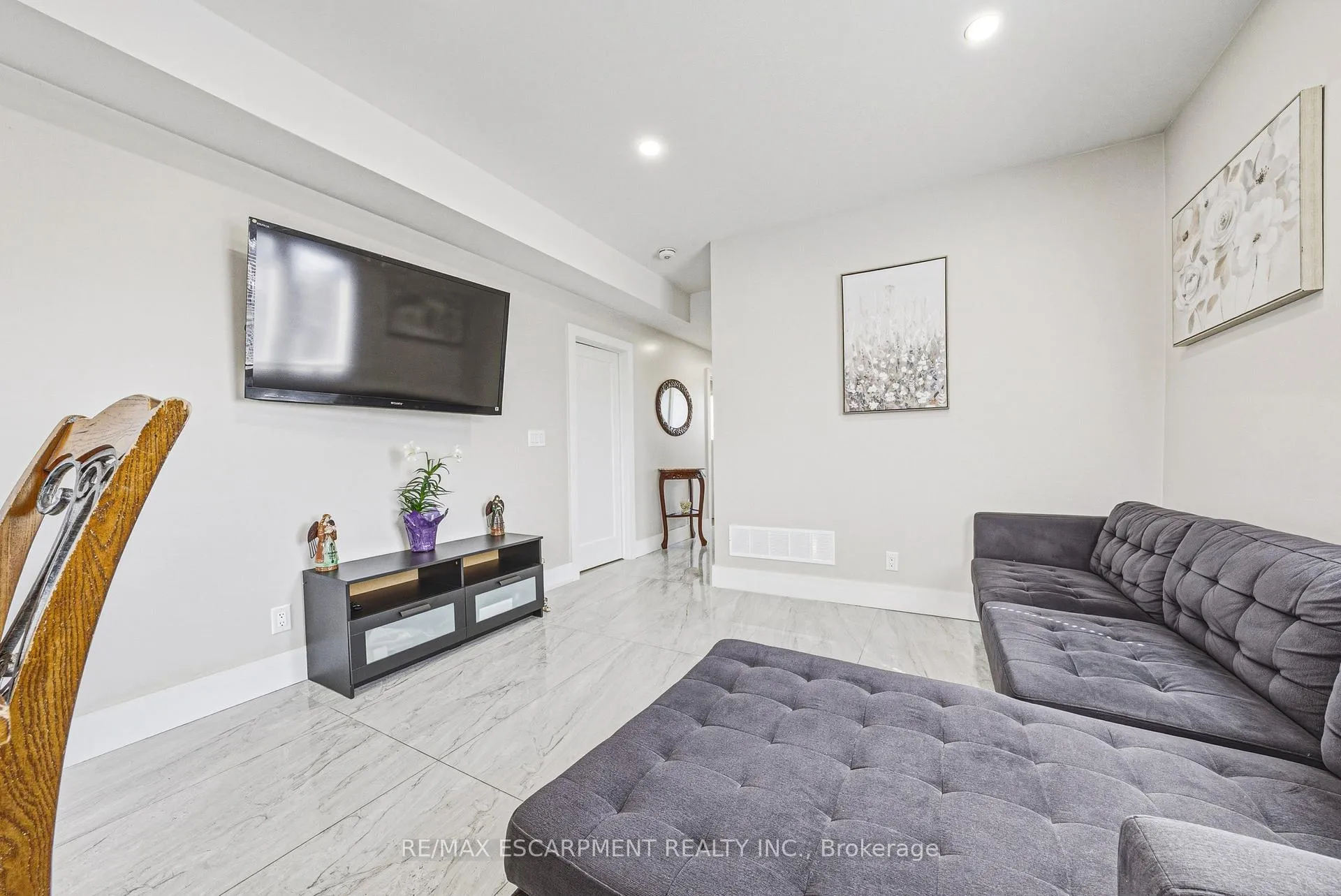 Photo 9 of 68 Vansitmart Avenue, Hamilton, Homeside — HOMEH