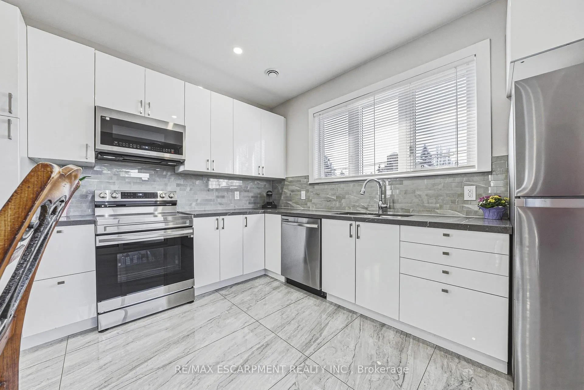 Photo 12 of 68 Vansitmart Avenue, Hamilton, Homeside — HOMEH