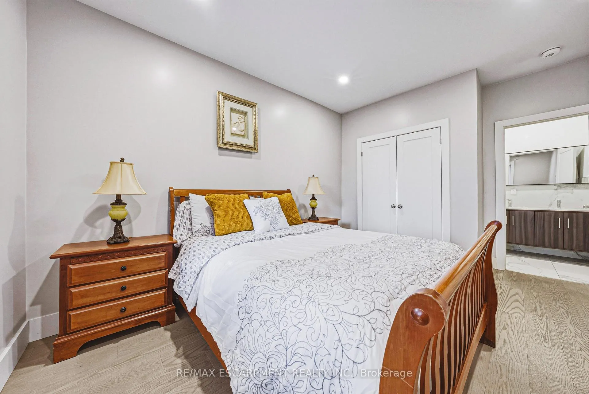 Photo 13 of 68 Vansitmart Avenue, Hamilton, Homeside — HOMEH