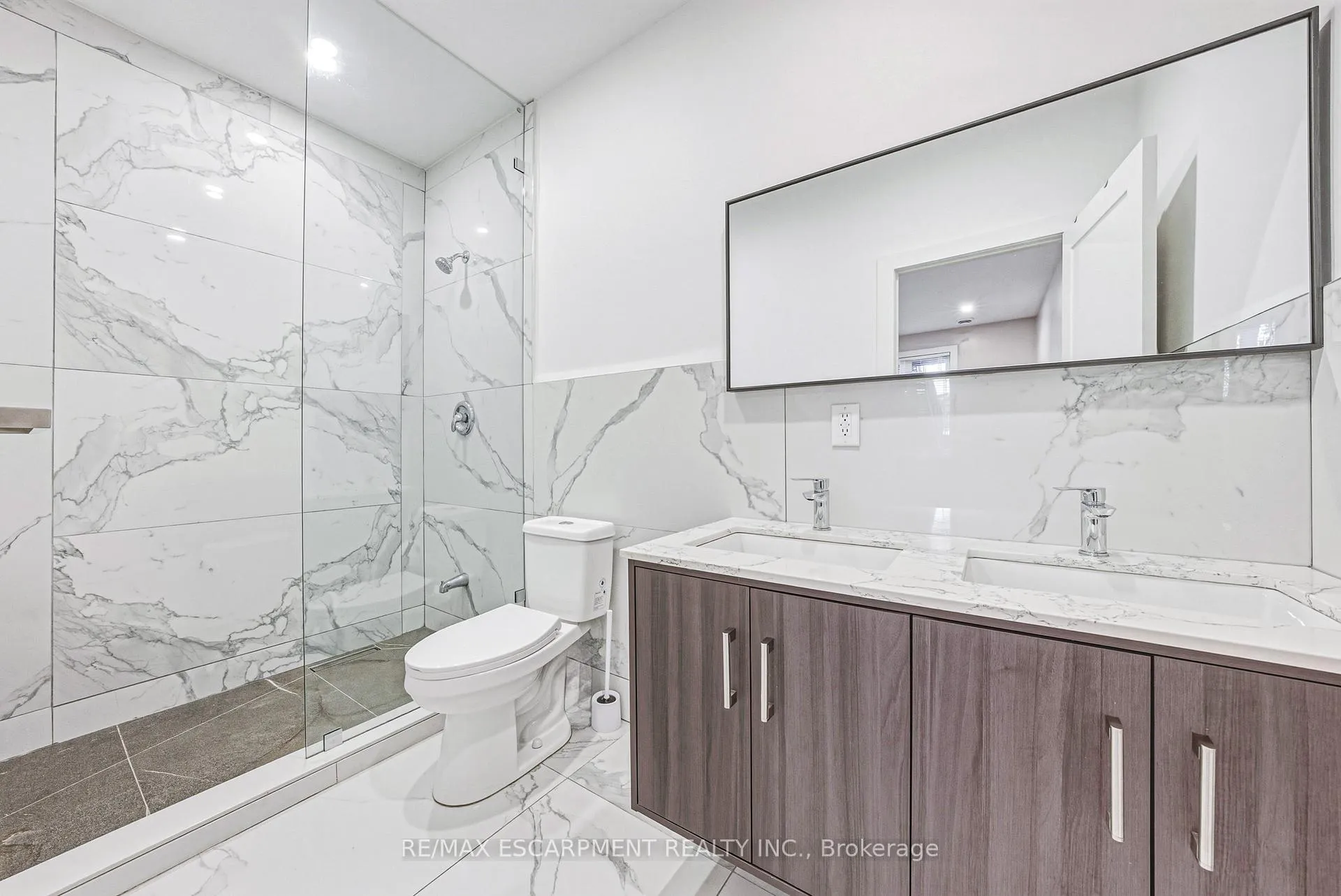 Photo 14 of 68 Vansitmart Avenue, Hamilton, Homeside — HOMEH