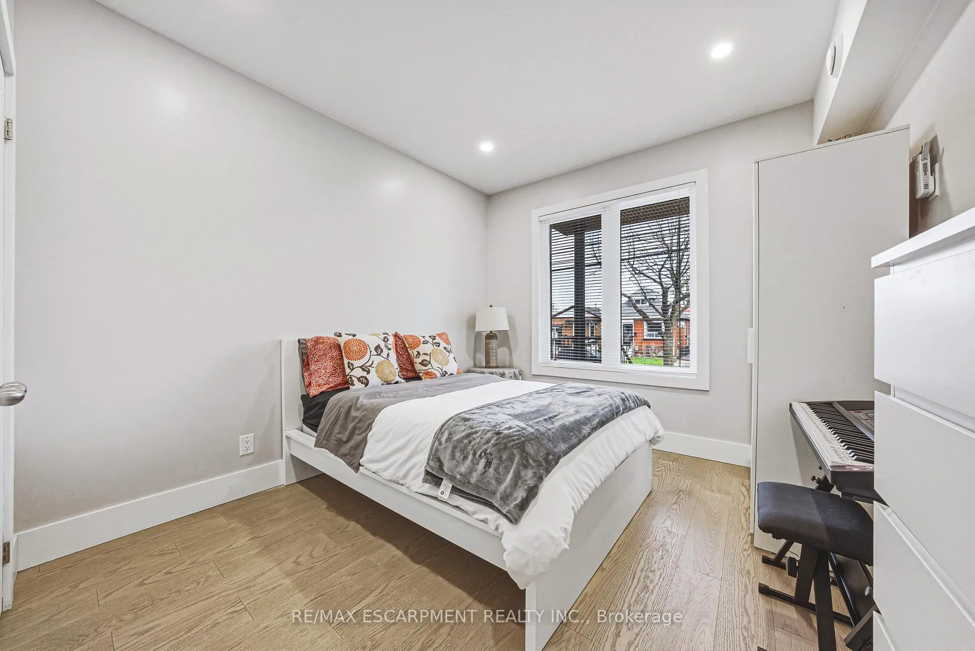 Photo 15 of 68 Vansitmart Avenue, Hamilton, Homeside — HOMEH
