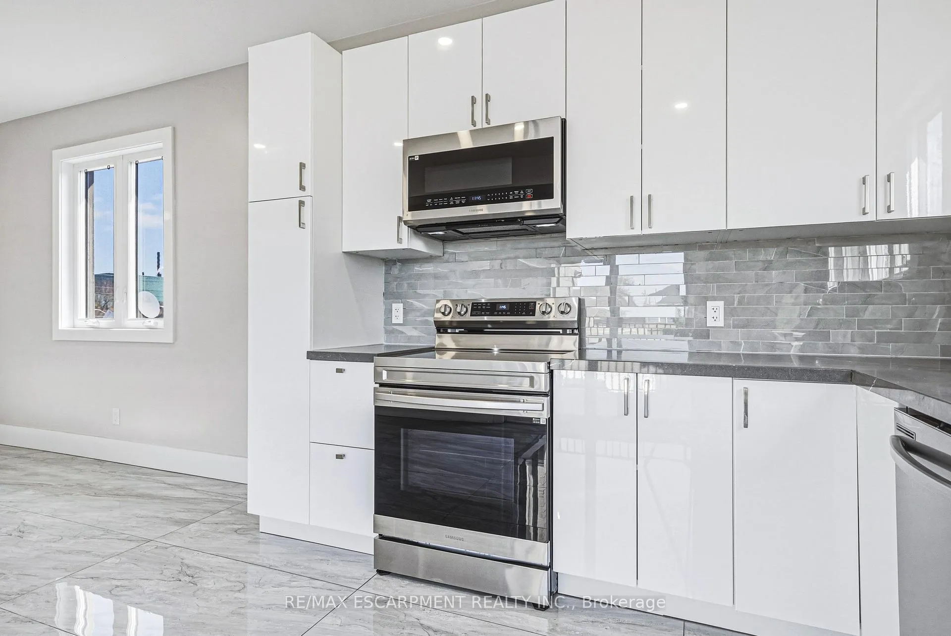 Photo 23 of 68 Vansitmart Avenue, Hamilton, Homeside — HOMEH