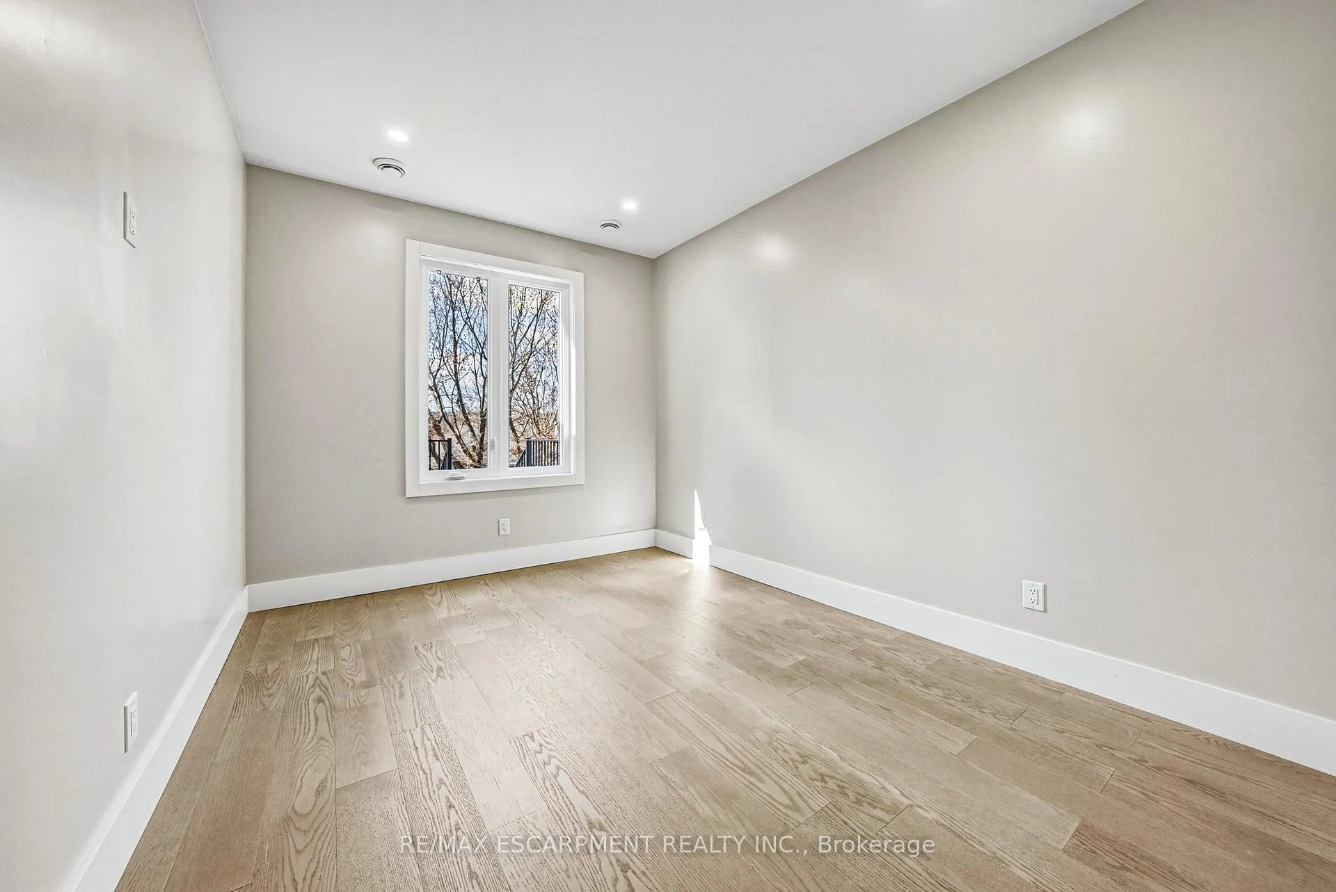 Photo 28 of 68 Vansitmart Avenue, Hamilton, Homeside — HOMEH