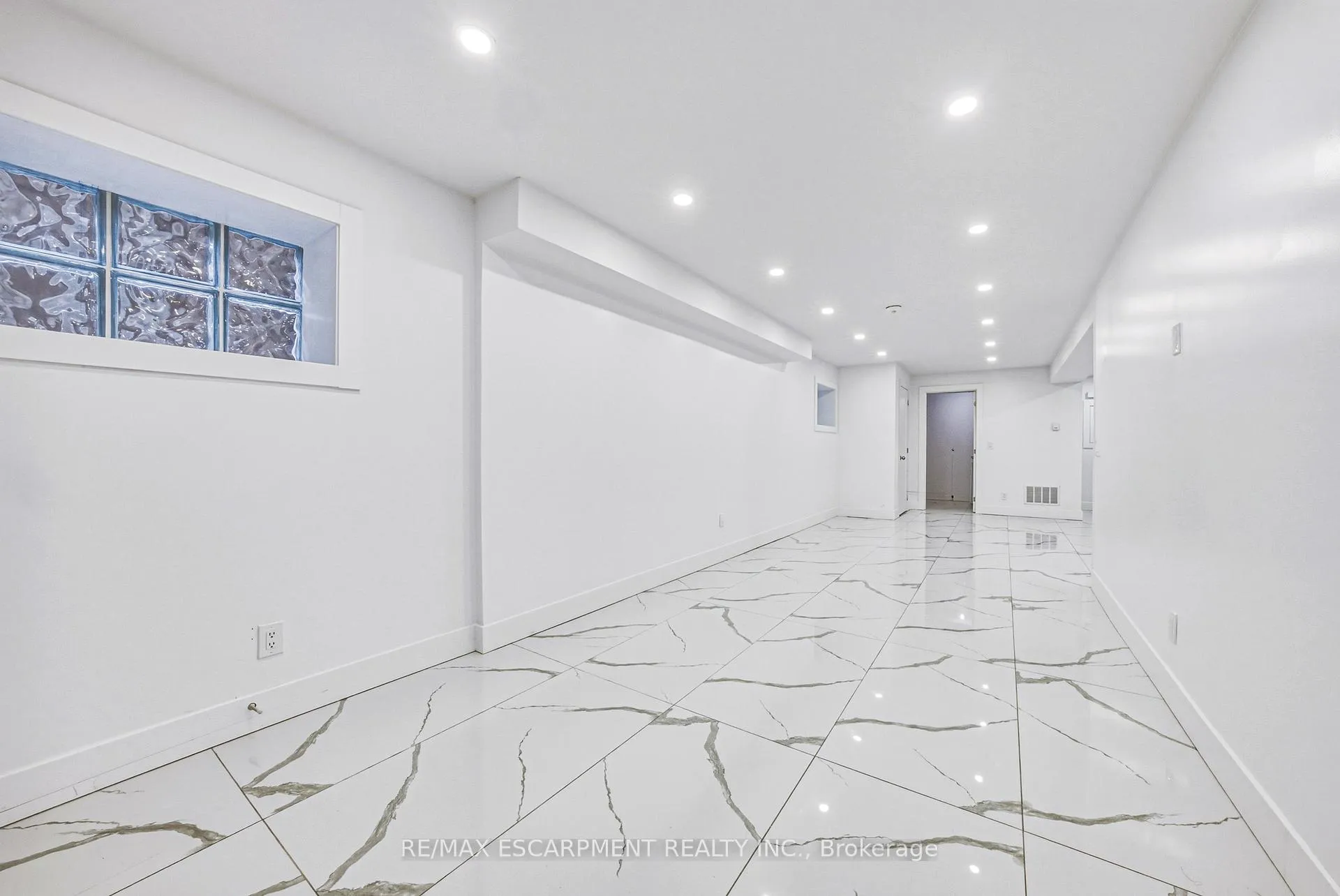 Photo 34 of 68 Vansitmart Avenue, Hamilton, Homeside — HOMEH