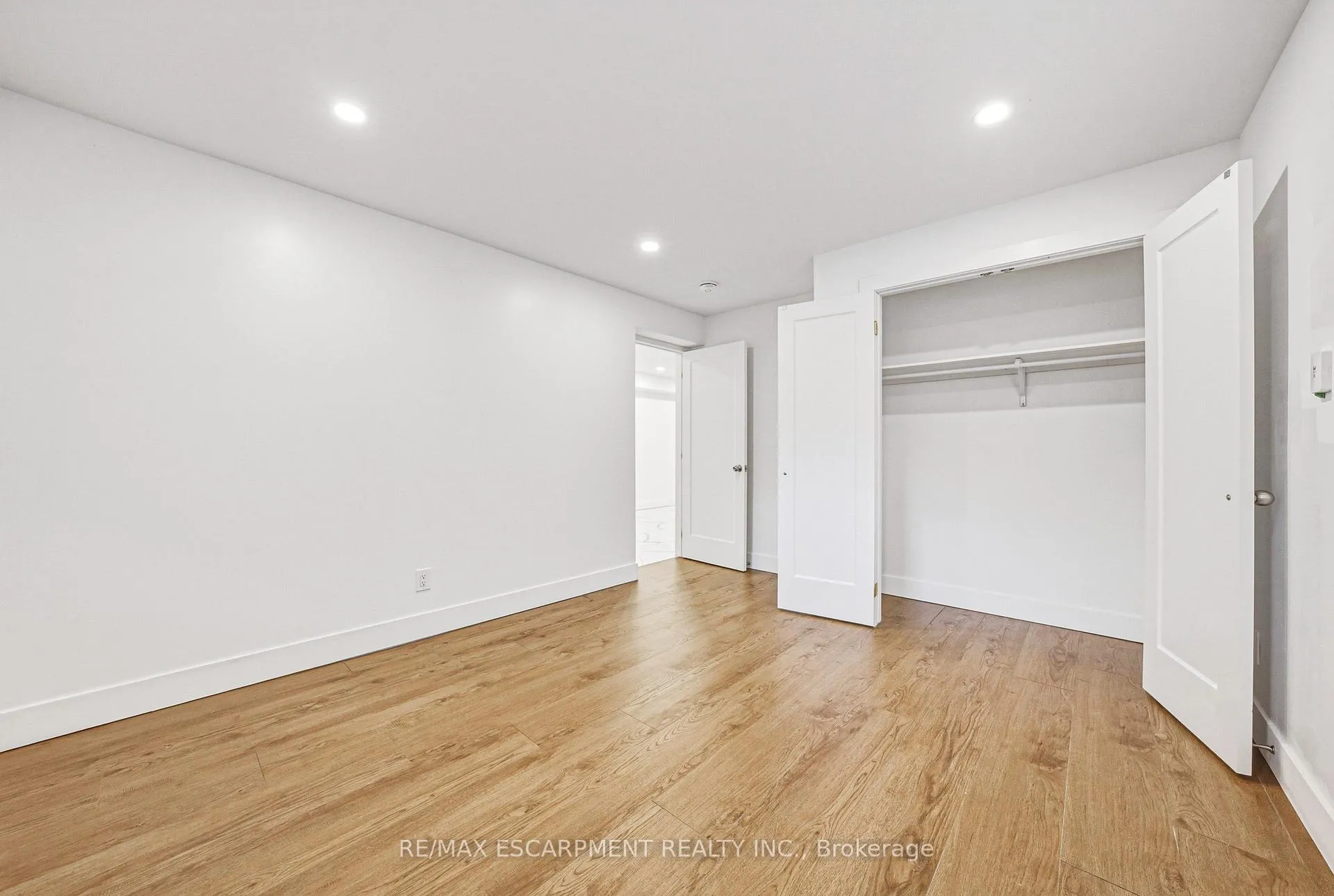 Photo 36 of 68 Vansitmart Avenue, Hamilton, Homeside — HOMEH
