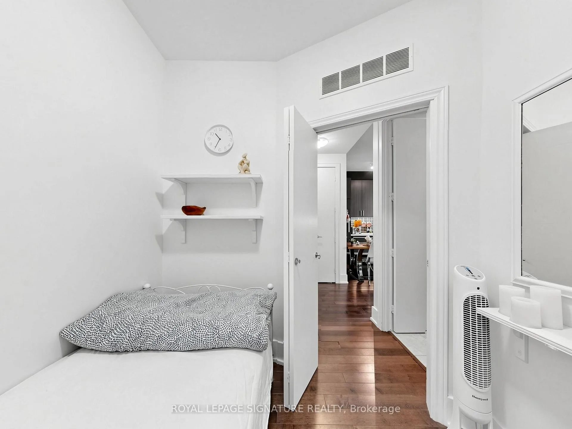 Photo 25 of Unit 830, 39 Queens Quay E, Toronto, Waterfront Communities — HOMEH