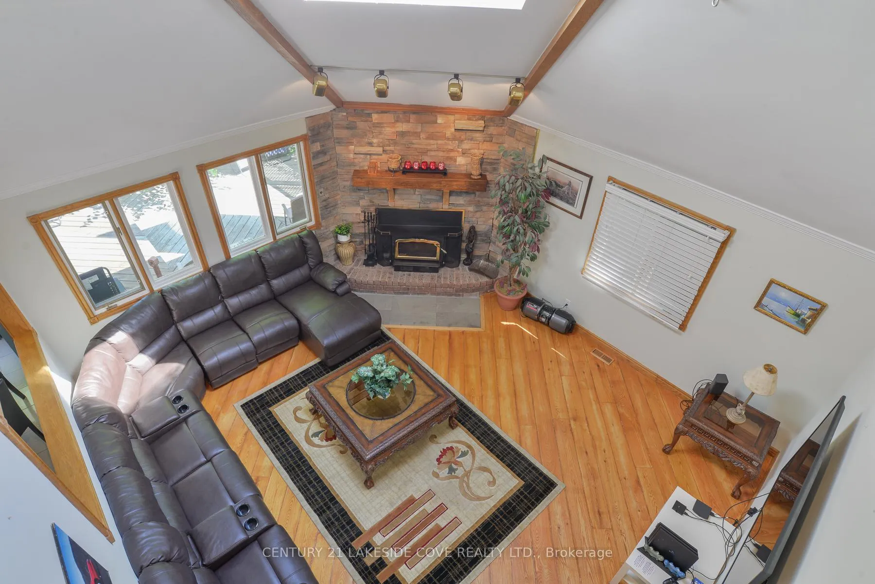Photo 15 of 40 Ridge Avenue, Ramara, Brechin — HOMEH