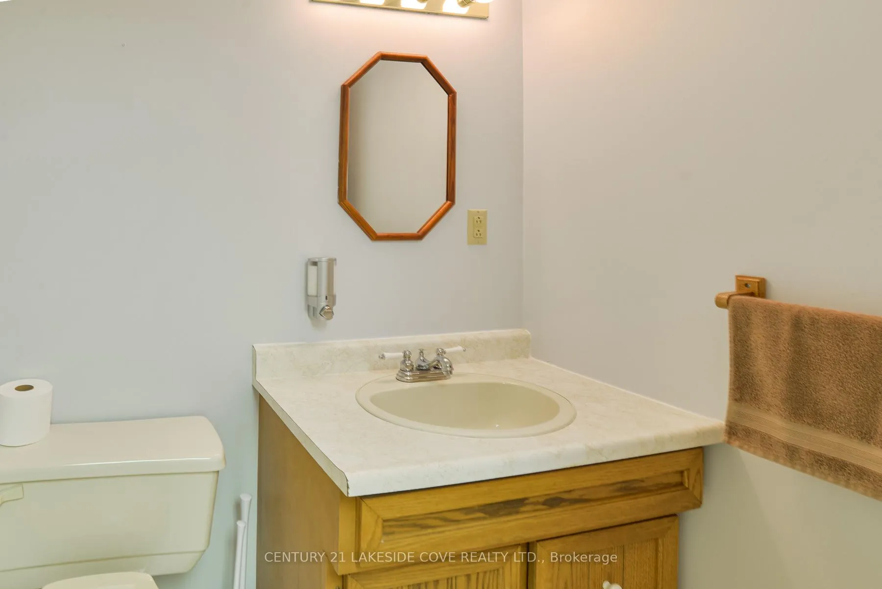 Photo 25 of 40 Ridge Avenue, Ramara, Brechin — HOMEH