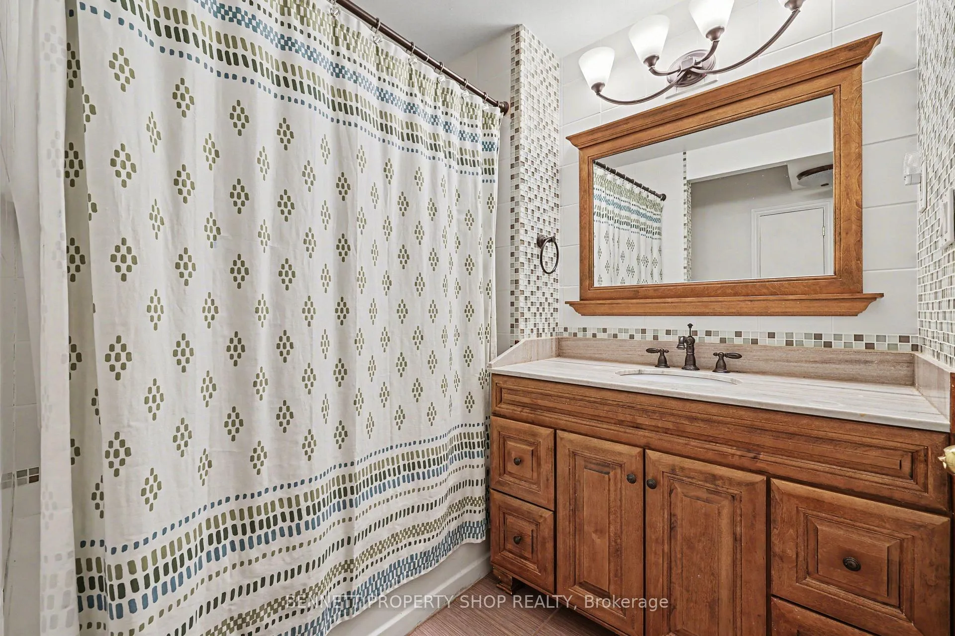 Photo 11 of 673 Morin Street, Ottawa, Castle Heights — HOMEH