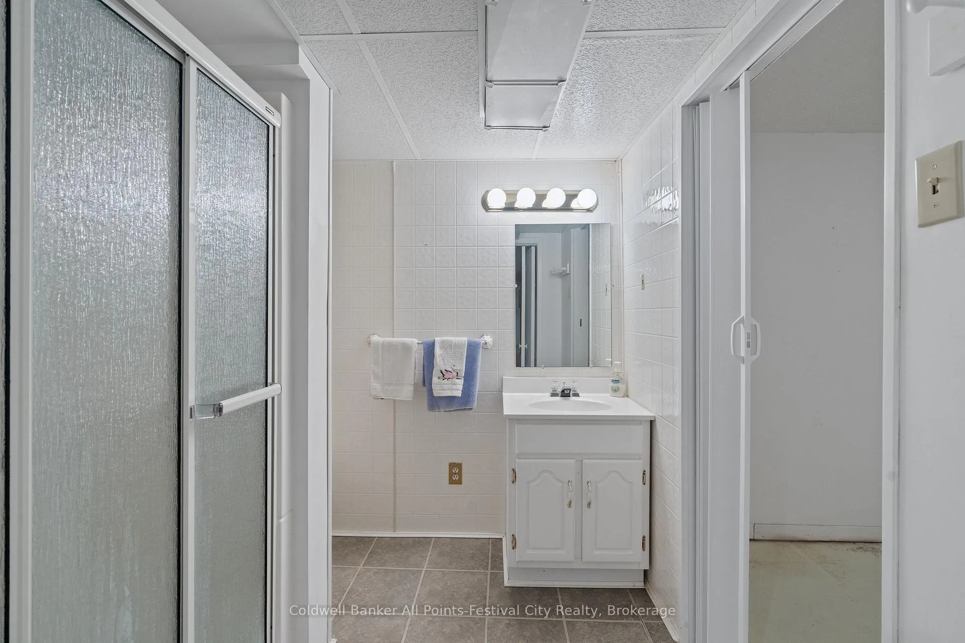 Photo 35 of 4 Suncoast Drive W, Goderich, Goderich (Town) — HOMEH