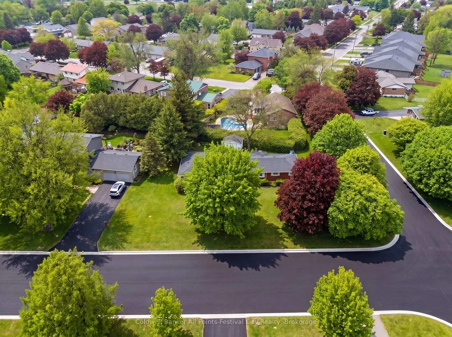 Photo 45 of 4 Suncoast Drive W, Goderich, Goderich (Town) — HOMEH