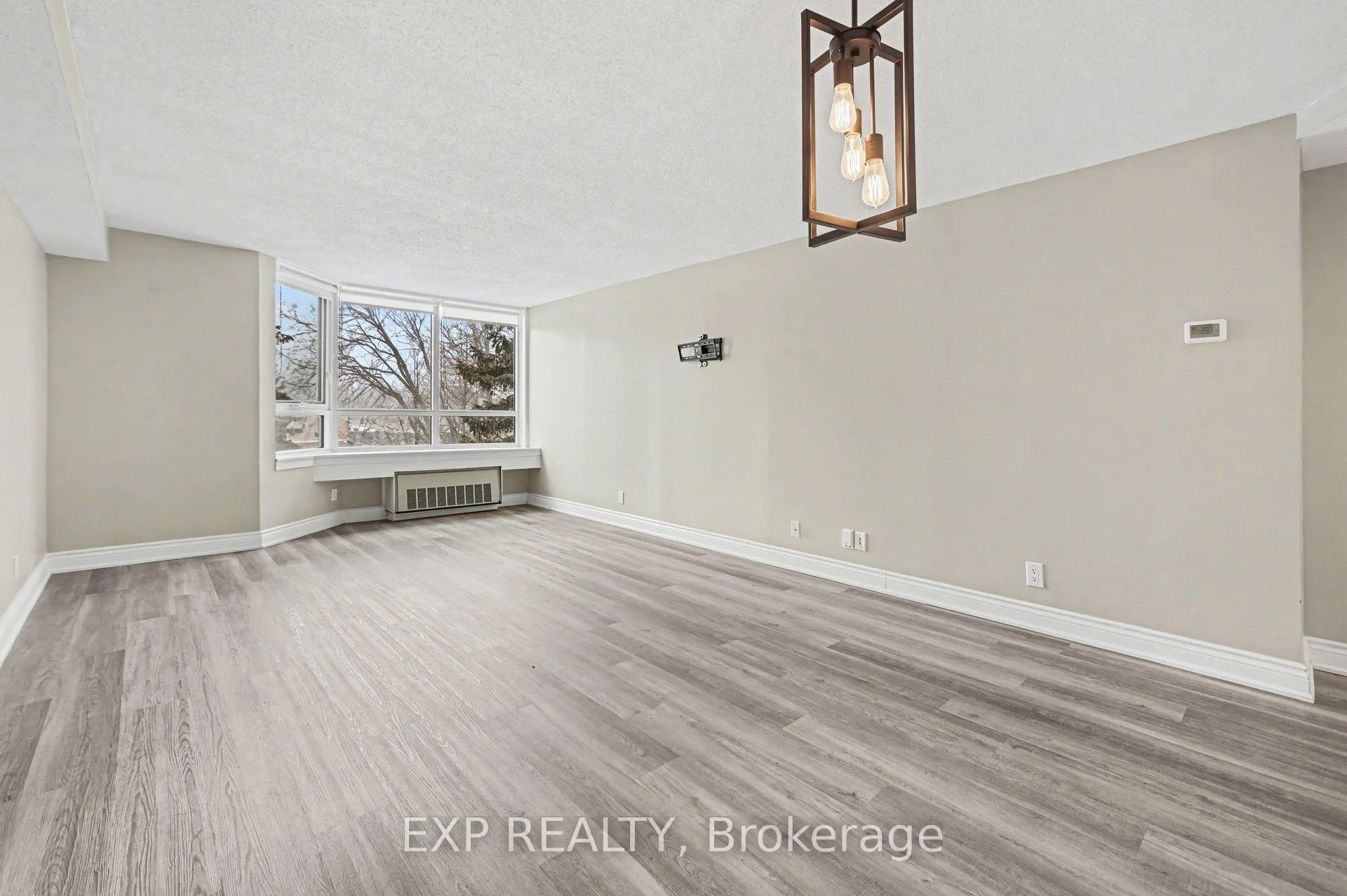 Photo 3 of Unit 404, 80 Sandcastle Drive, Ottawa, Leslie Park — HOMEH