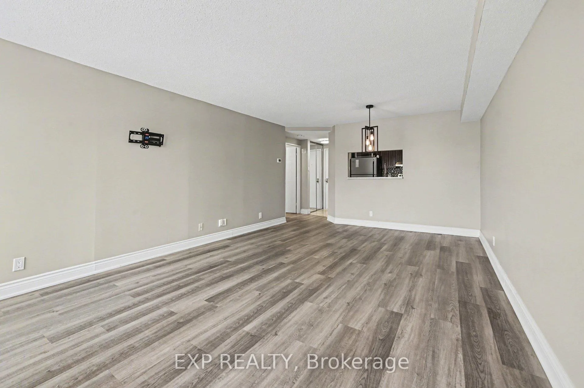 Photo 4 of Unit 404, 80 Sandcastle Drive, Ottawa, Leslie Park — HOMEH