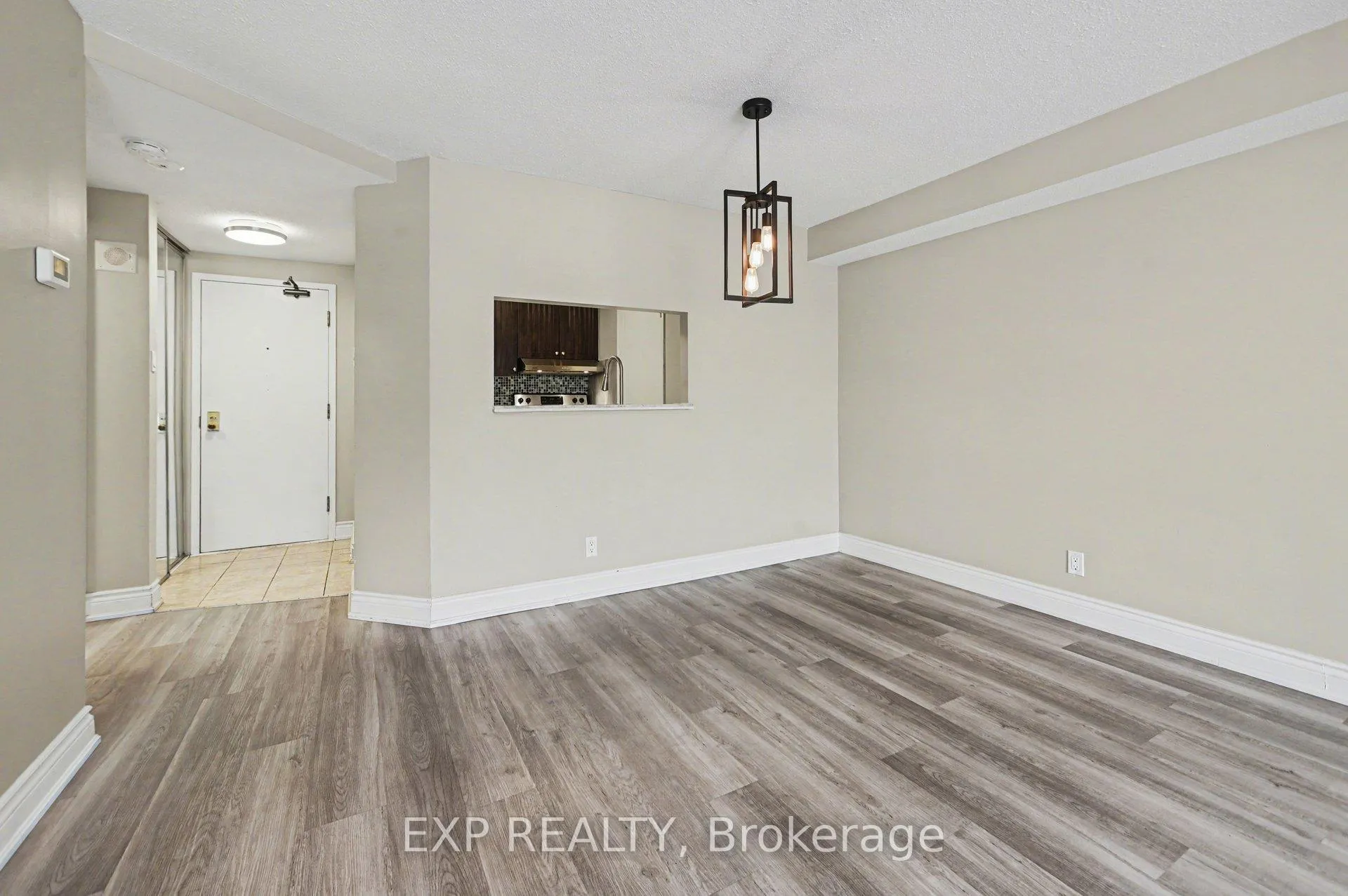 Photo 5 of Unit 404, 80 Sandcastle Drive, Ottawa, Leslie Park — HOMEH