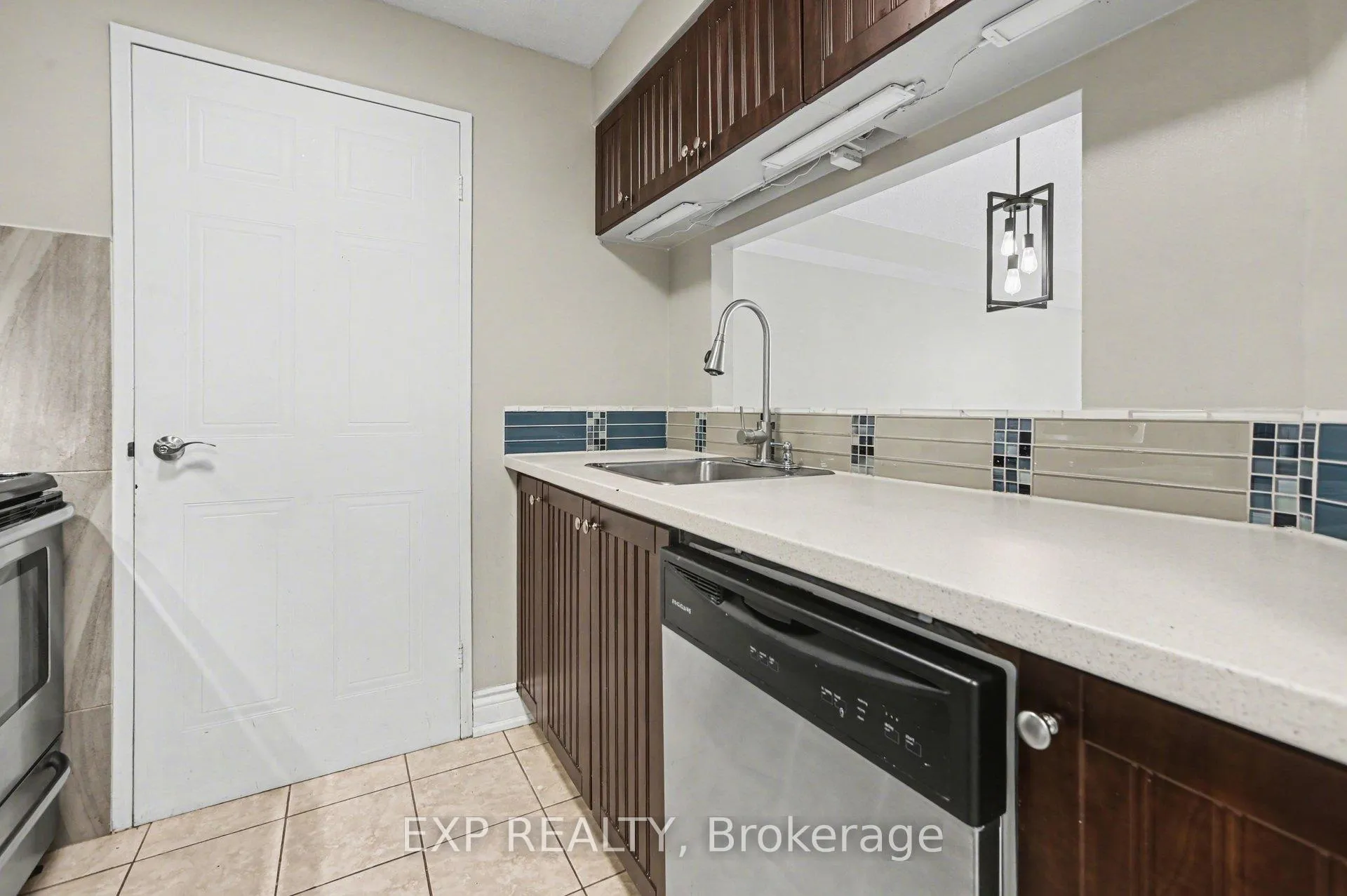 Photo 8 of Unit 404, 80 Sandcastle Drive, Ottawa, Leslie Park — HOMEH