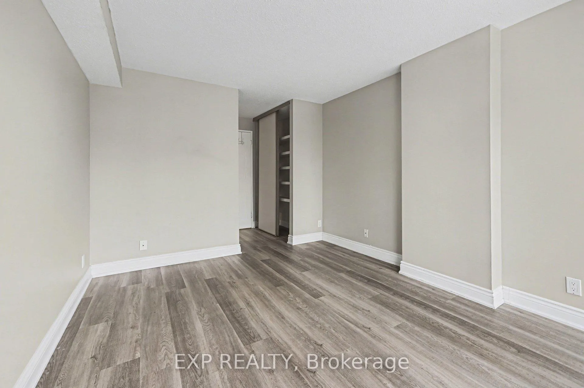 Photo 11 of Unit 404, 80 Sandcastle Drive, Ottawa, Leslie Park — HOMEH