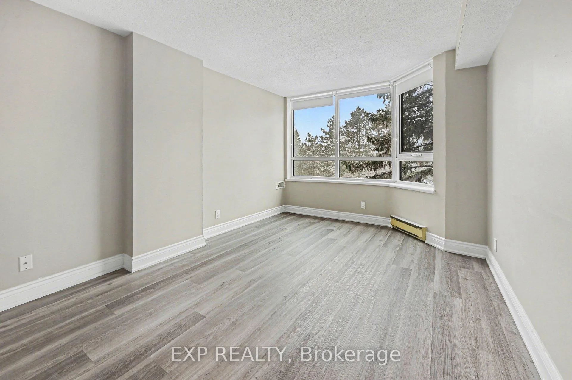 Photo 14 of Unit 404, 80 Sandcastle Drive, Ottawa, Leslie Park — HOMEH