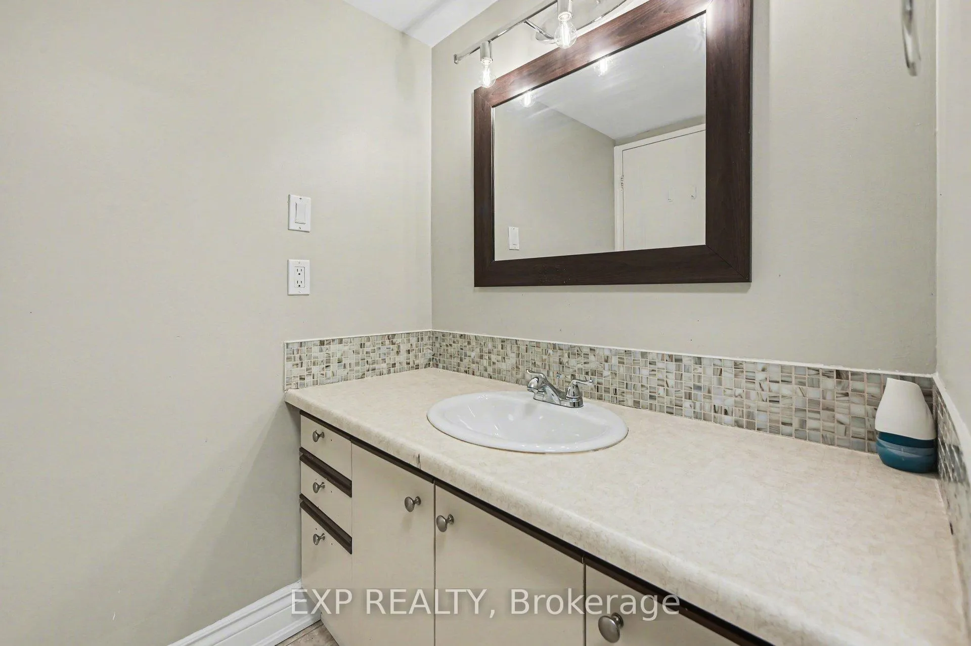 Photo 15 of Unit 404, 80 Sandcastle Drive, Ottawa, Leslie Park — HOMEH