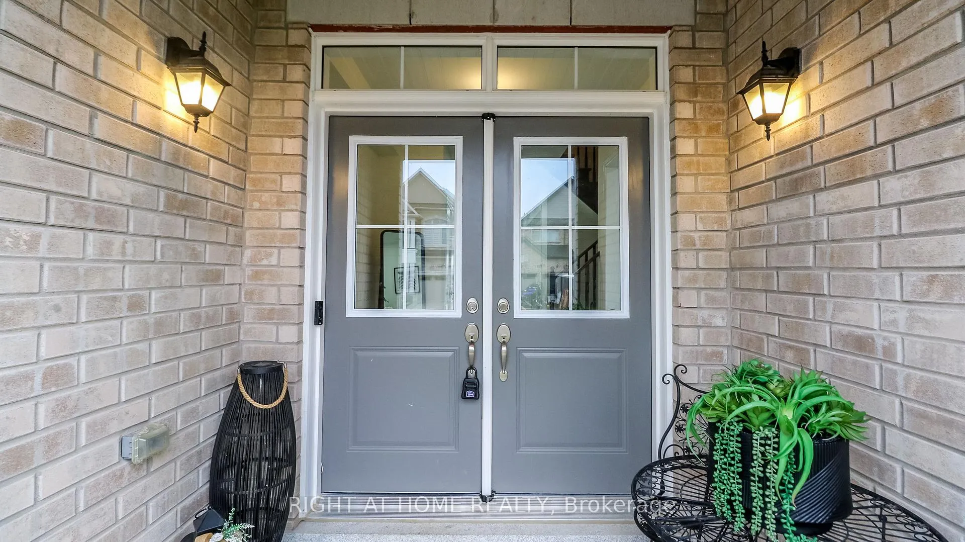 Photo 2 of 1691 Corsal Court, Innisfil, Rural Innisfil — HOMEH