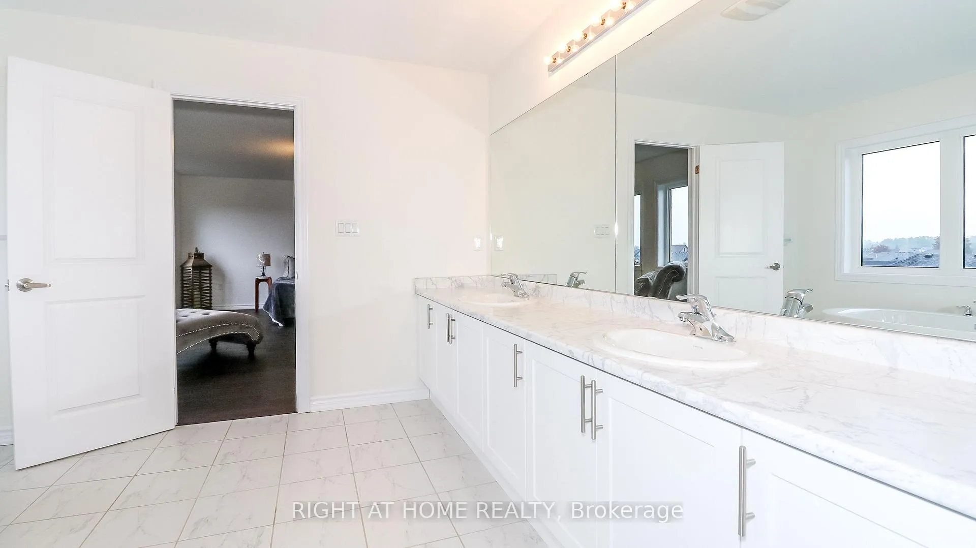 Photo 9 of 1691 Corsal Court, Innisfil, Rural Innisfil — HOMEH