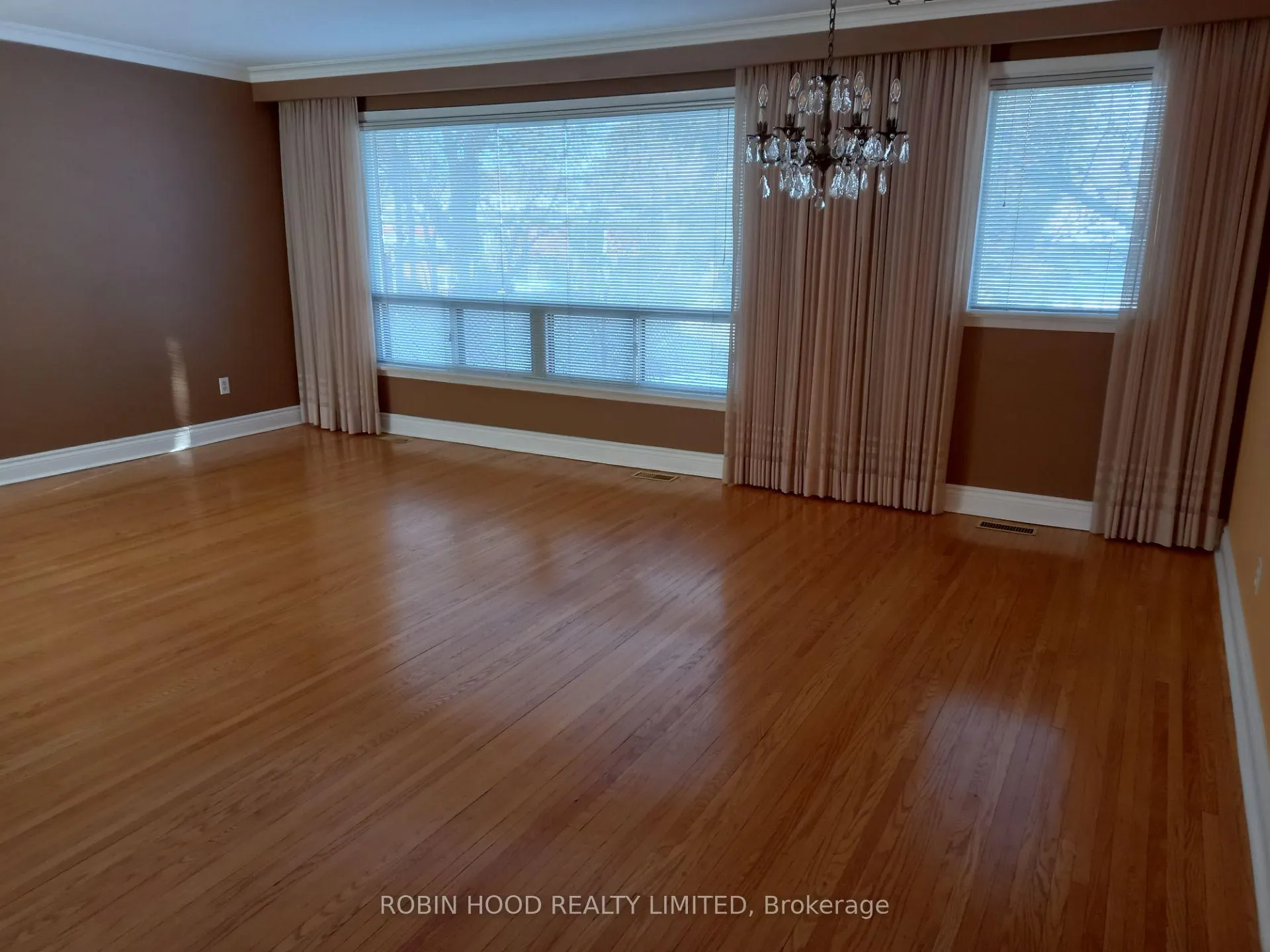Photo 8 of 238 Thistle Down Boulevard, Etobicoke, Thistletown-Beaumonde Heights — HOMEH