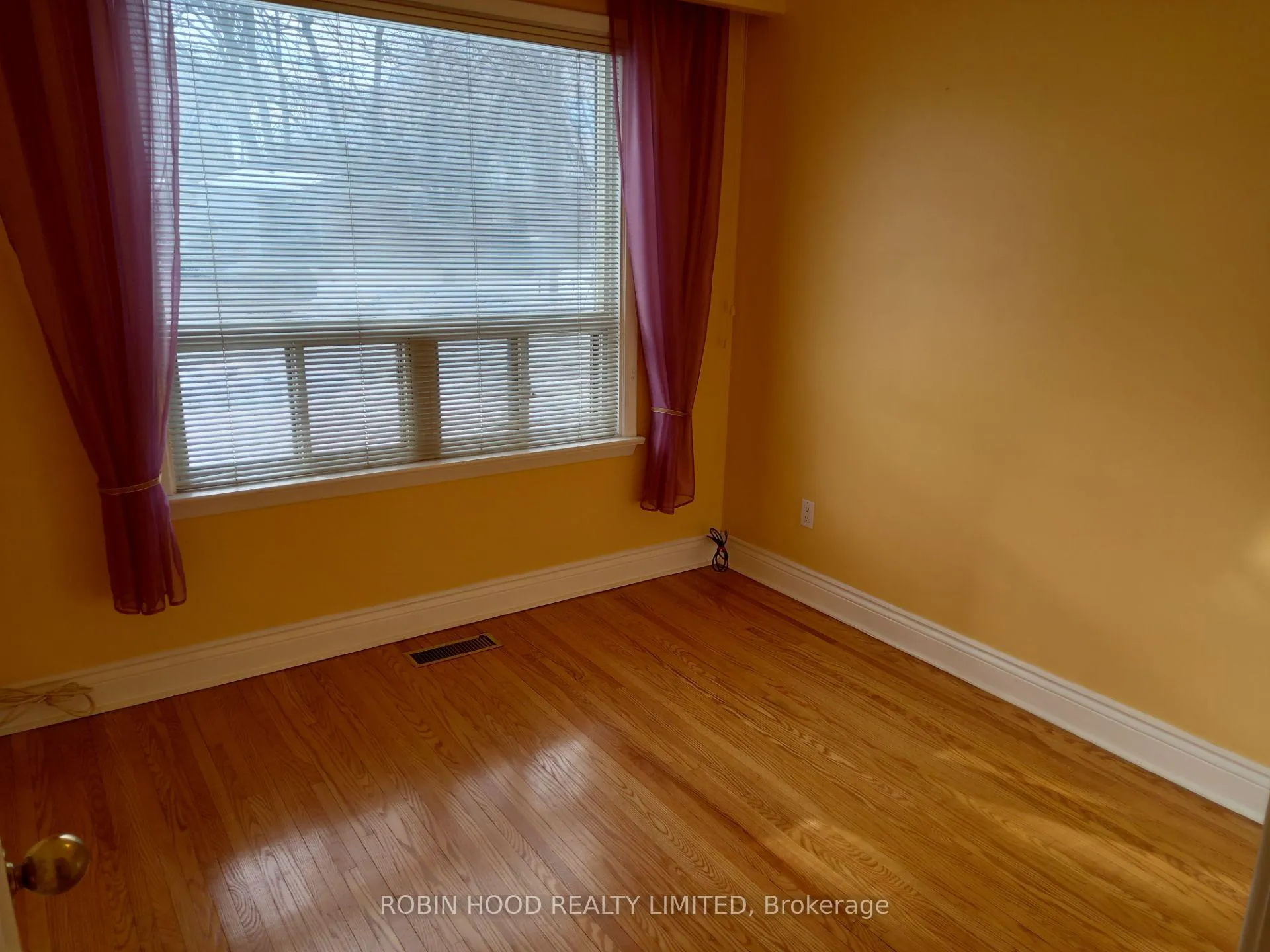 Photo 11 of 238 Thistle Down Boulevard, Etobicoke, Thistletown-Beaumonde Heights — HOMEH