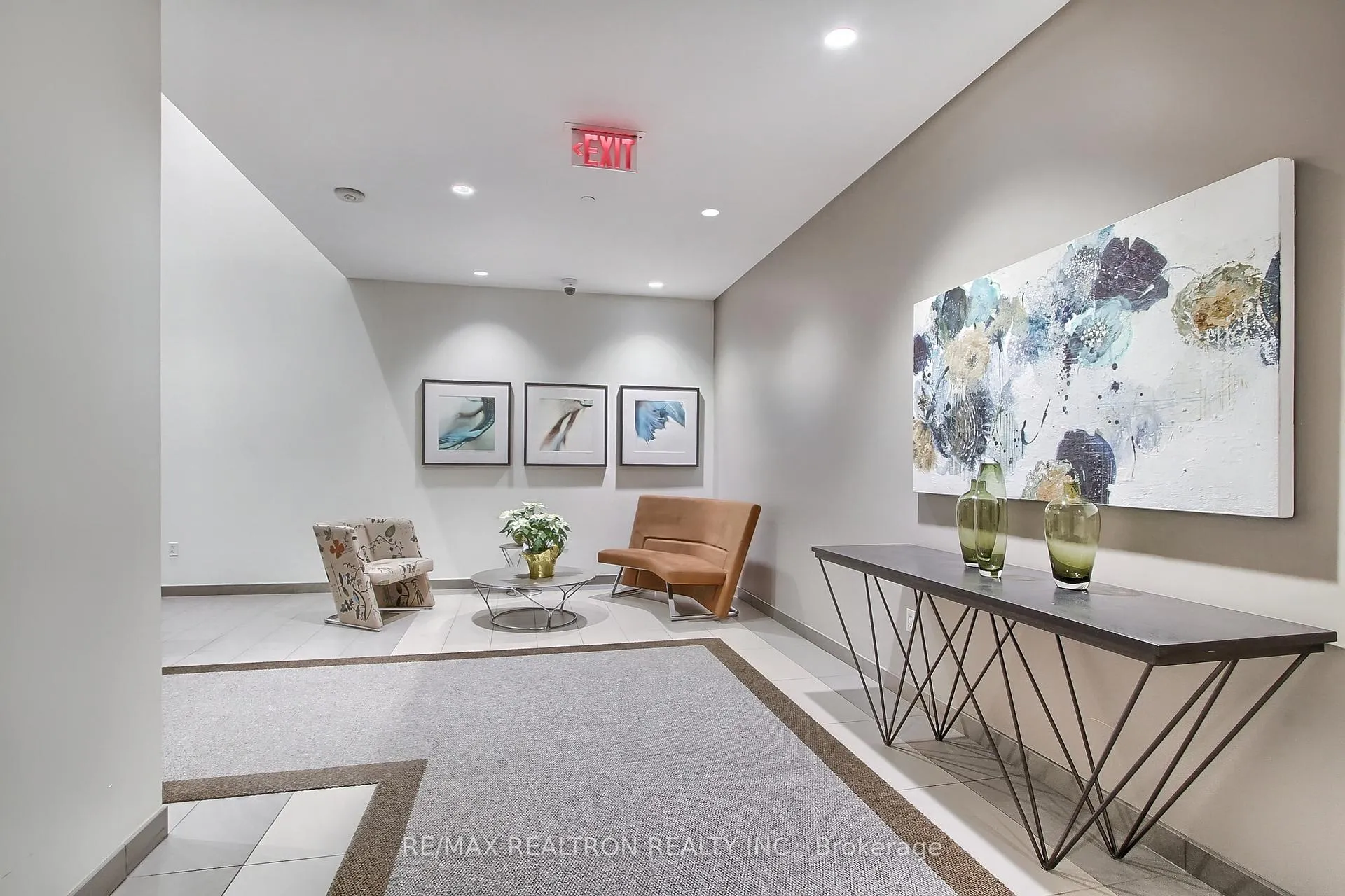 Photo 4 of Unit 406, 55A Avenue Road, Toronto, The Annex — HOMEH