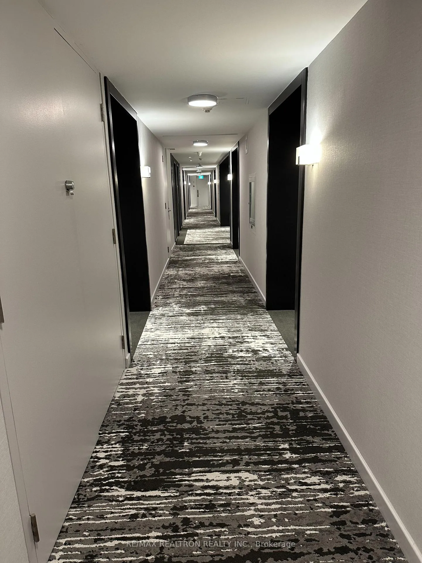 Photo 5 of Unit 406, 55A Avenue Road, Toronto, The Annex — HOMEH