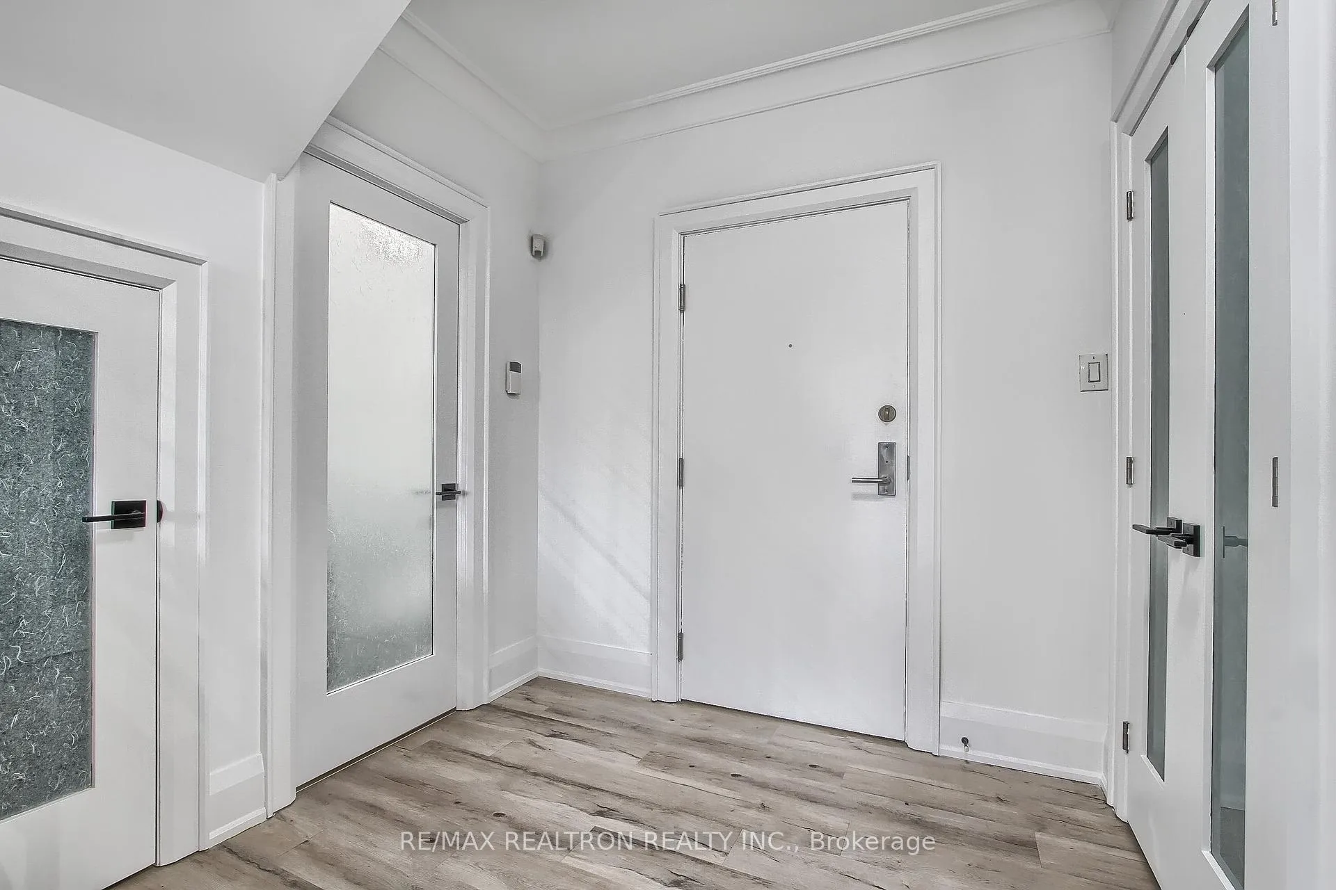 Photo 8 of Unit 406, 55A Avenue Road, Toronto, The Annex — HOMEH