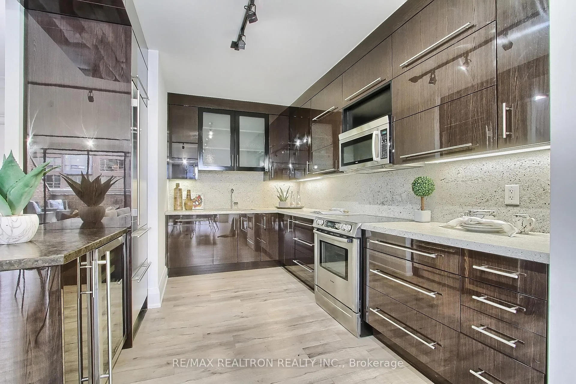 Photo 11 of Unit 406, 55A Avenue Road, Toronto, The Annex — HOMEH