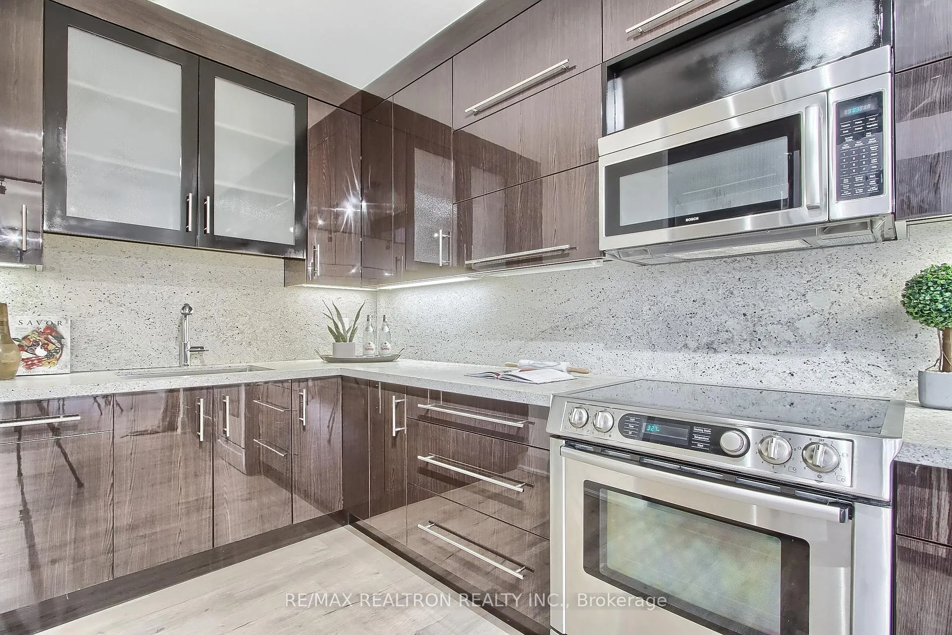 Photo 13 of Unit 406, 55A Avenue Road, Toronto, The Annex — HOMEH