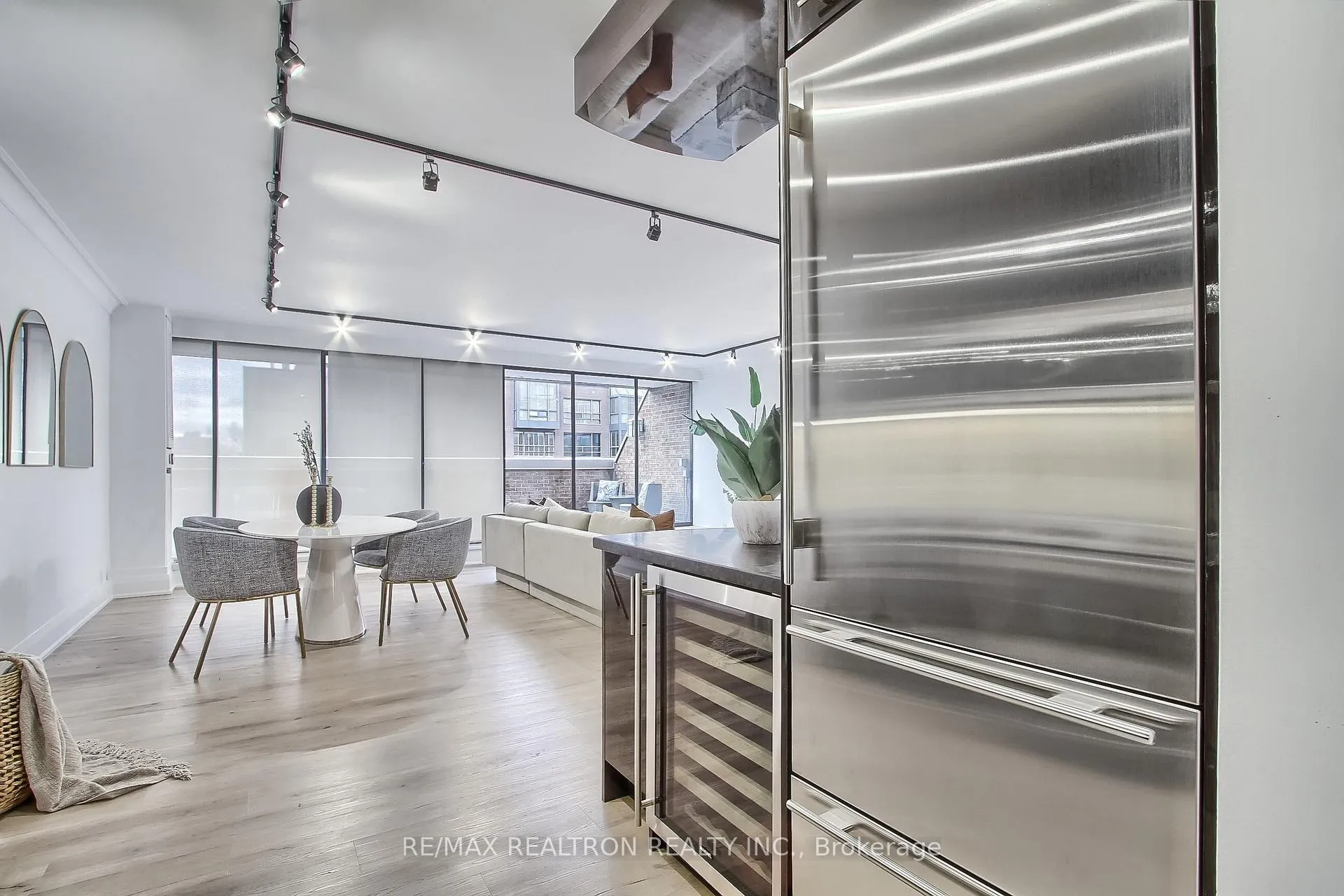 Photo 15 of Unit 406, 55A Avenue Road, Toronto, The Annex — HOMEH