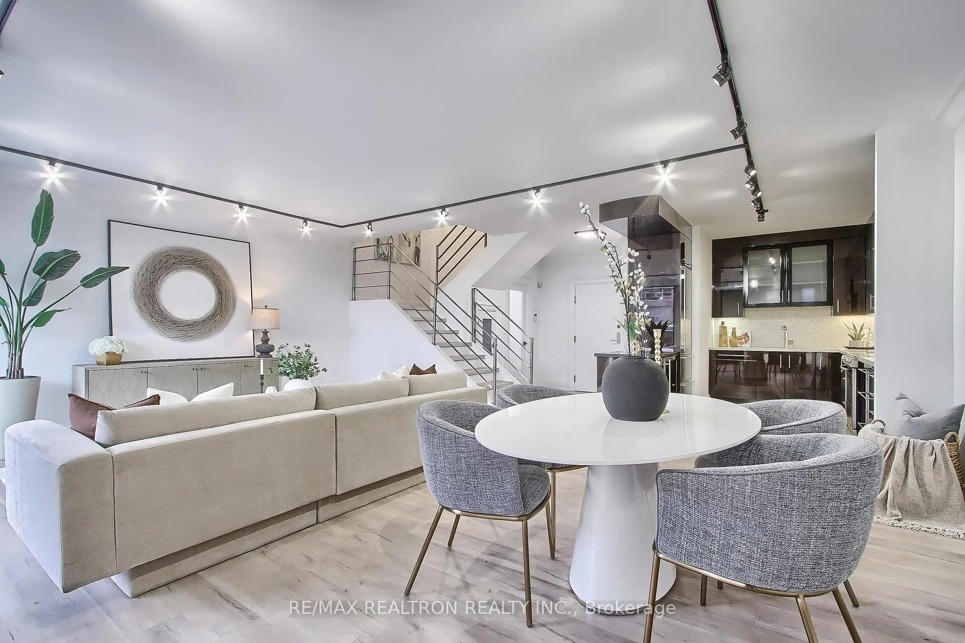 Photo 18 of Unit 406, 55A Avenue Road, Toronto, The Annex — HOMEH