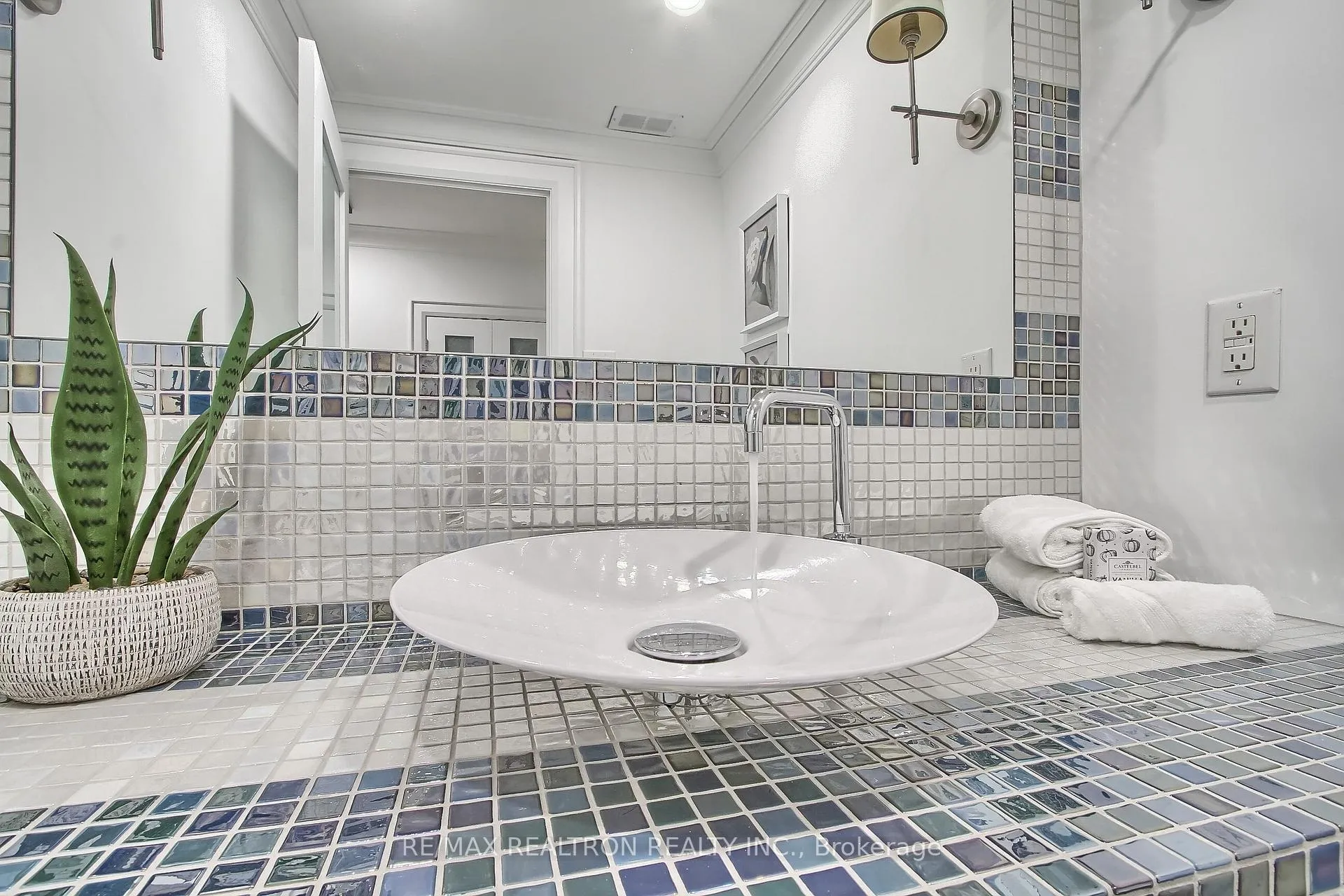 Photo 28 of Unit 406, 55A Avenue Road, Toronto, The Annex — HOMEH