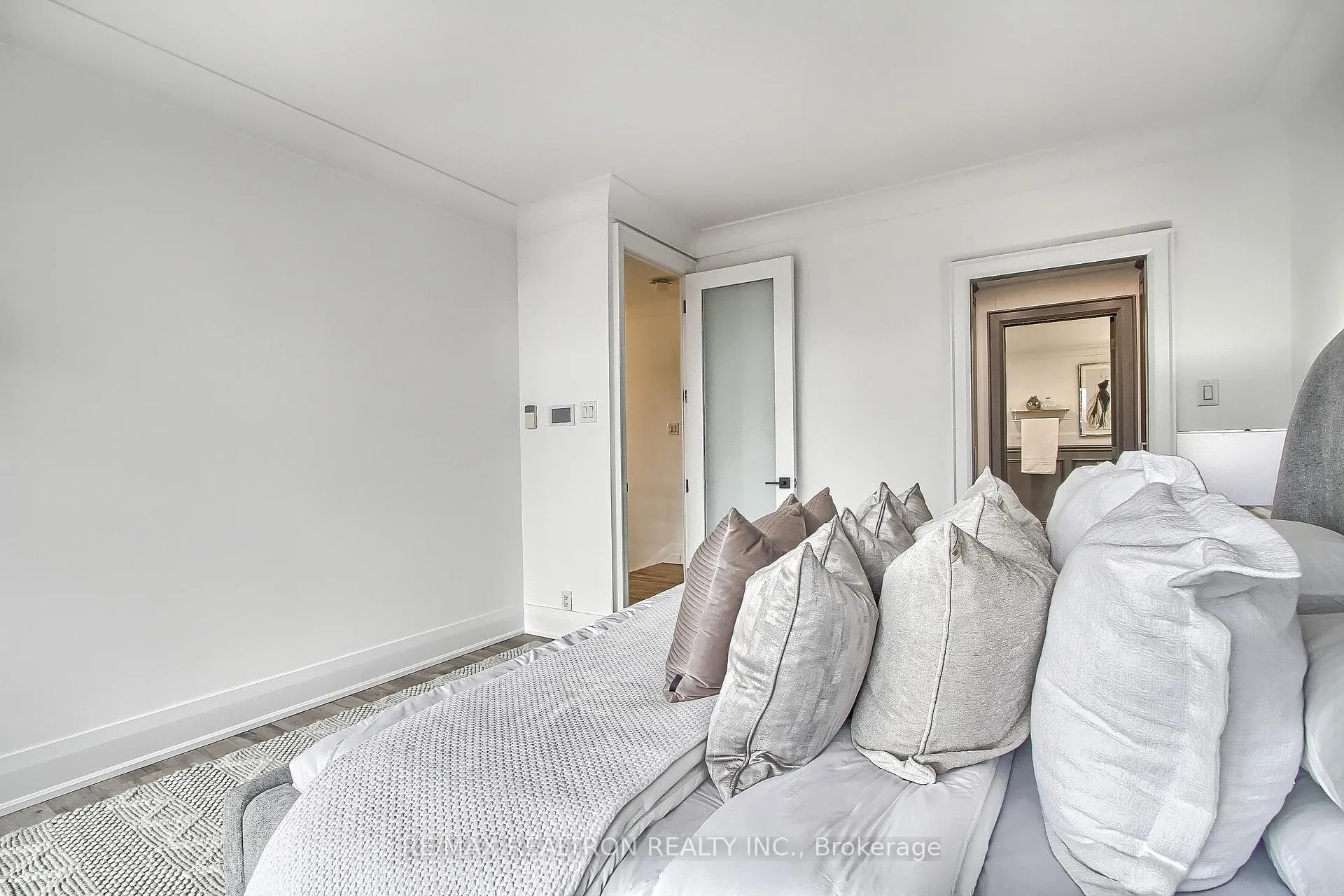Photo 34 of Unit 406, 55A Avenue Road, Toronto, The Annex — HOMEH