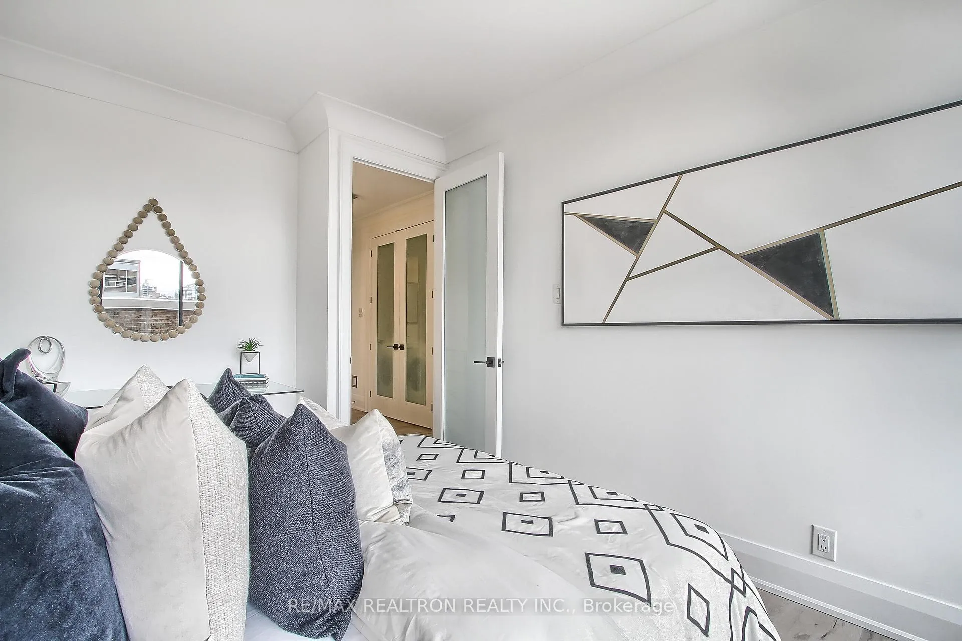 Photo 42 of Unit 406, 55A Avenue Road, Toronto, The Annex — HOMEH