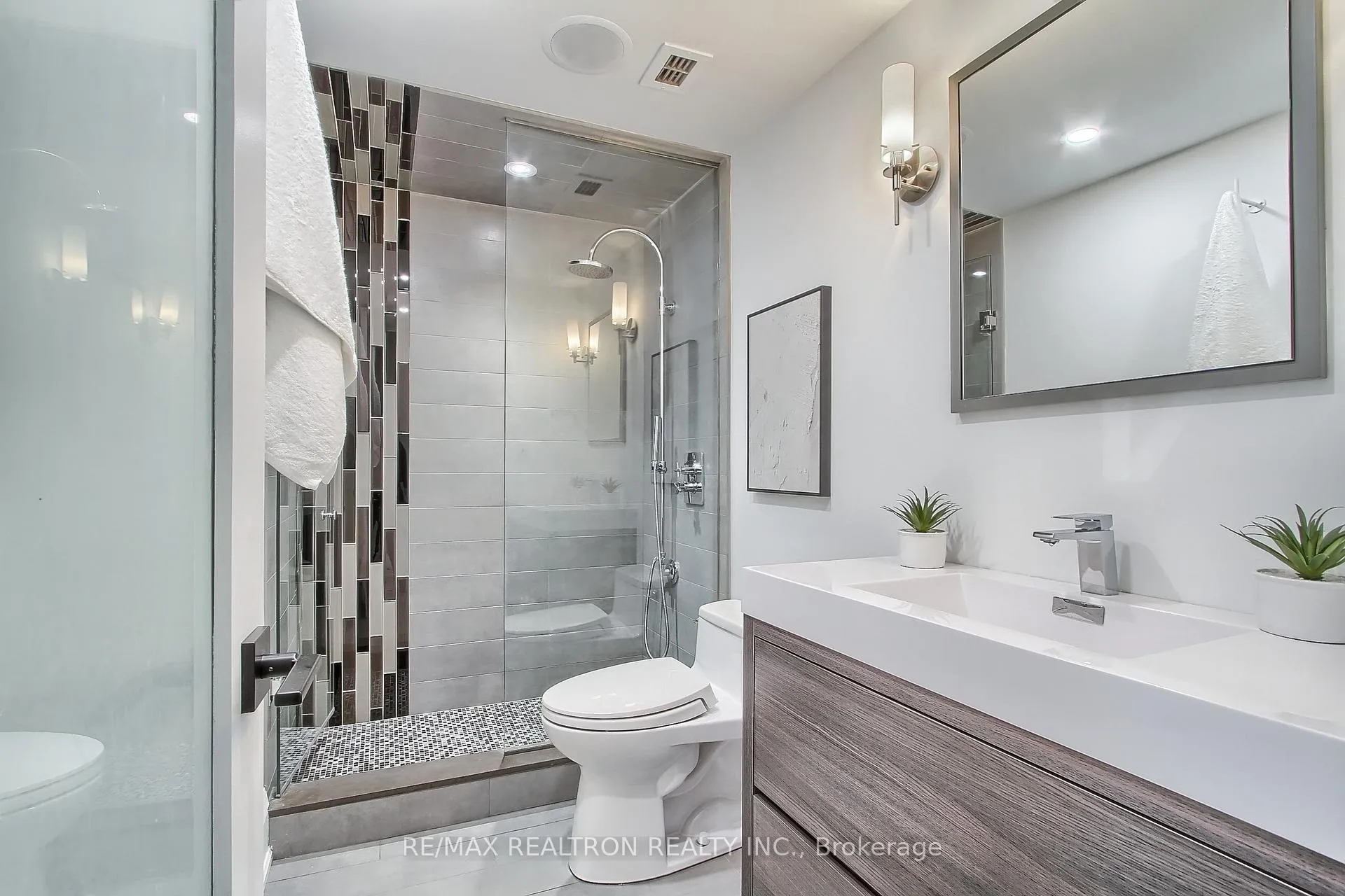 Photo 43 of Unit 406, 55A Avenue Road, Toronto, The Annex — HOMEH