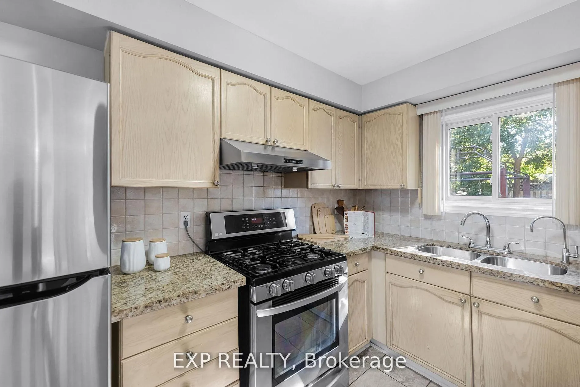 Photo 8 of 148 Taylorwood Avenue, Caledon, Bolton North — HOMEH