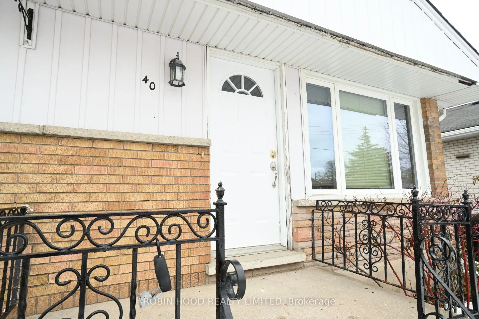 Photo 3 of Unit Unit 1, 40 Winslow Drive, Windsor, Remington Park — HOMEH