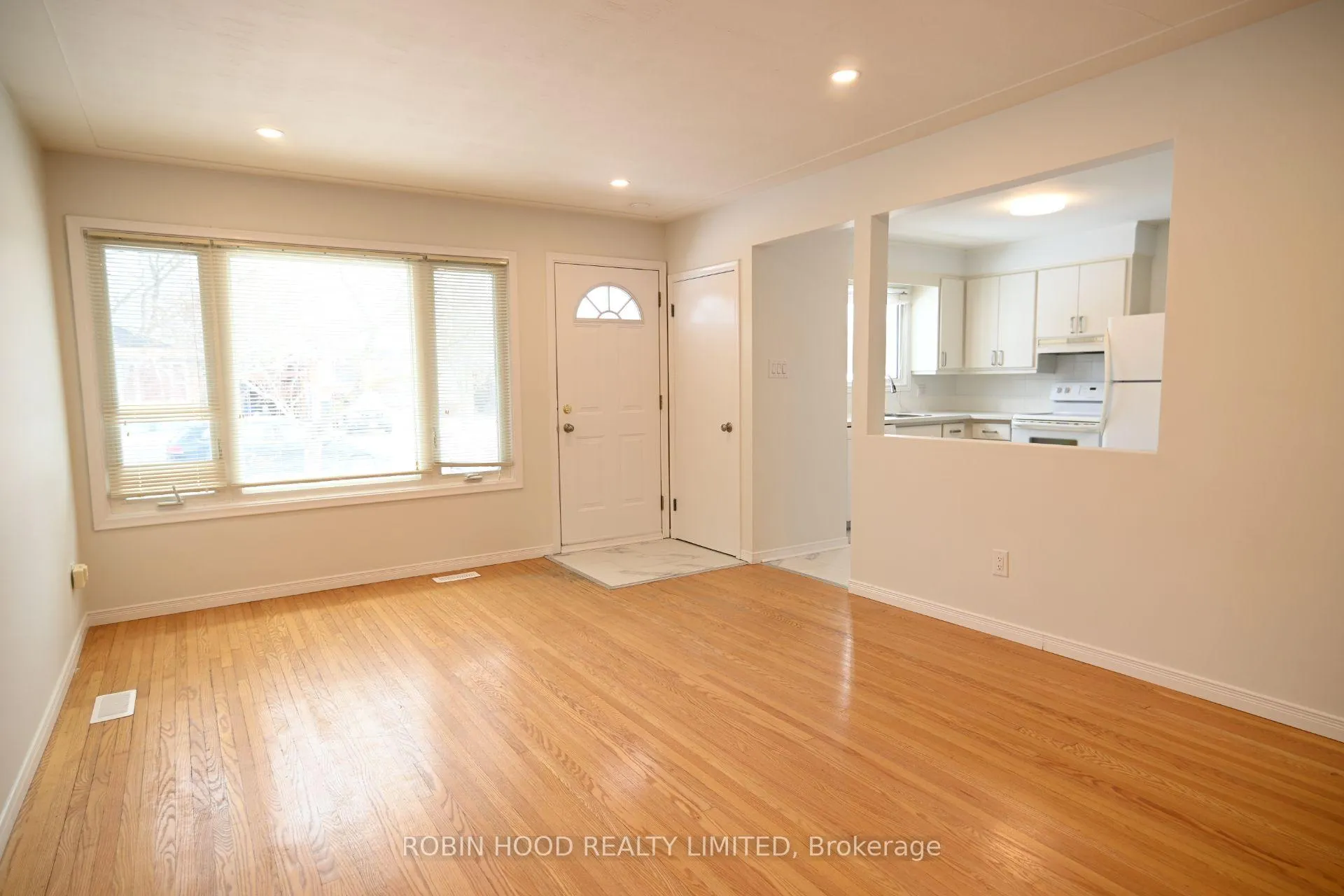 Photo 4 of Unit Unit 1, 40 Winslow Drive, Windsor, Remington Park — HOMEH
